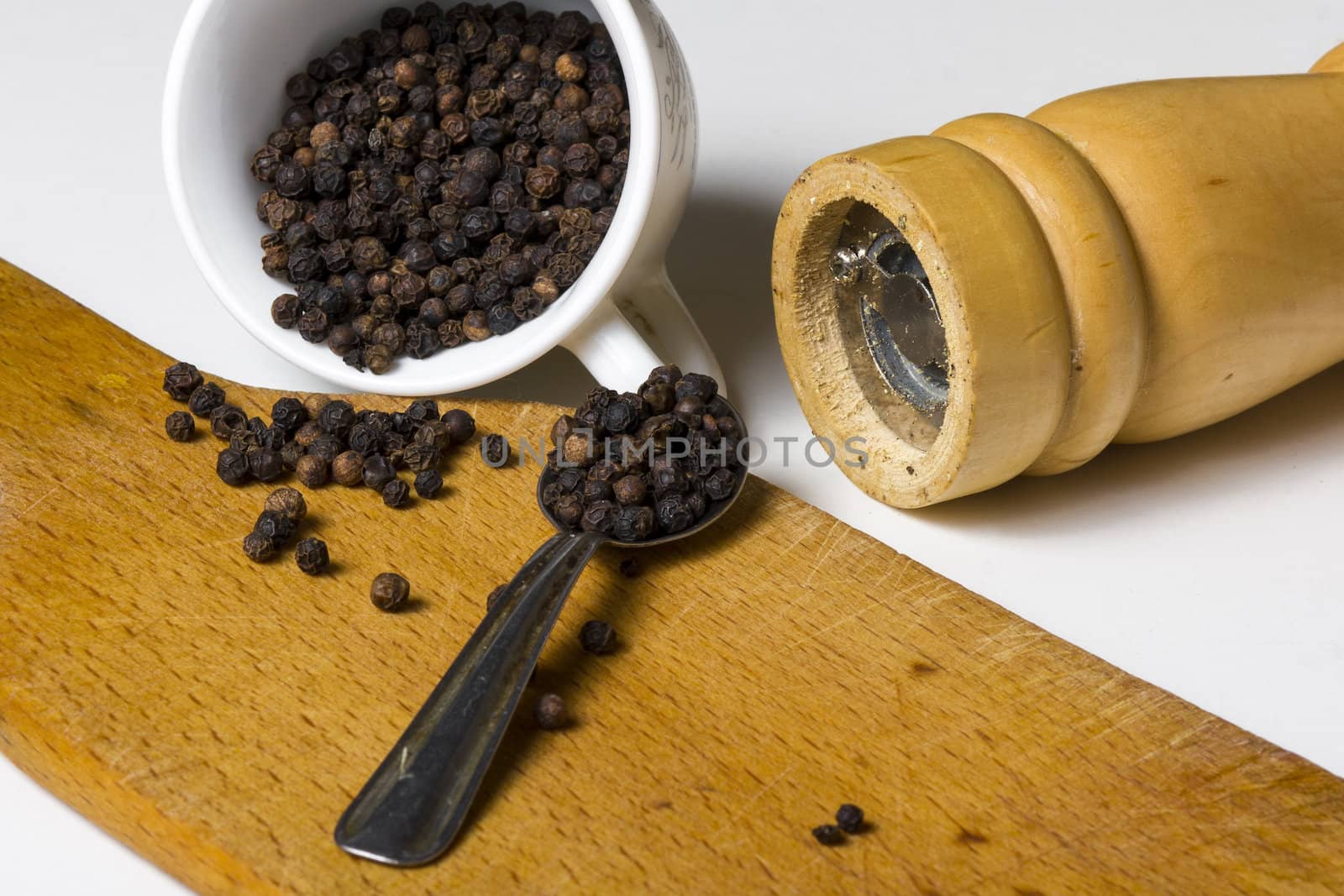 Close-up of lots of black pepper seeds