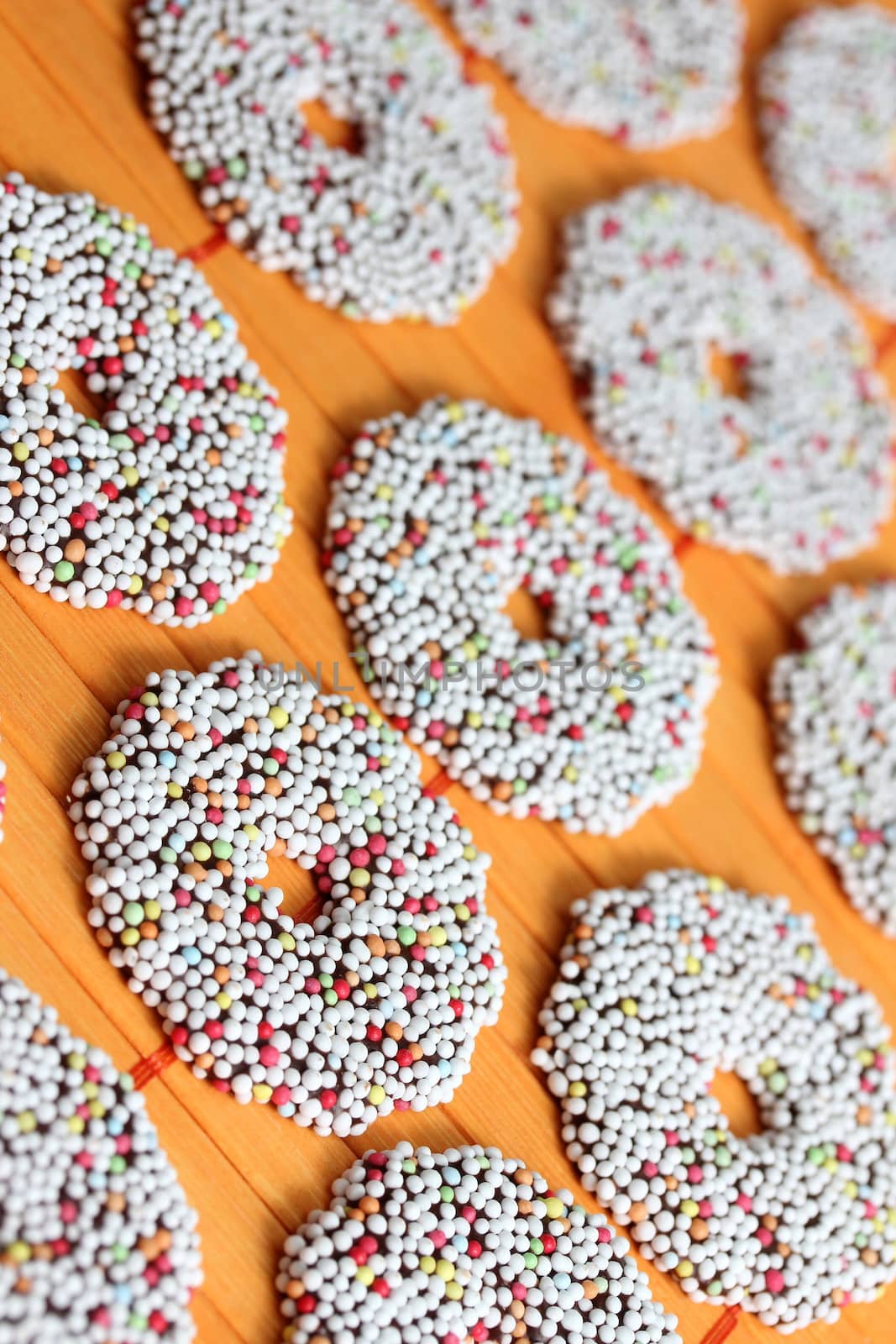 chocolate rings with sugar pearls