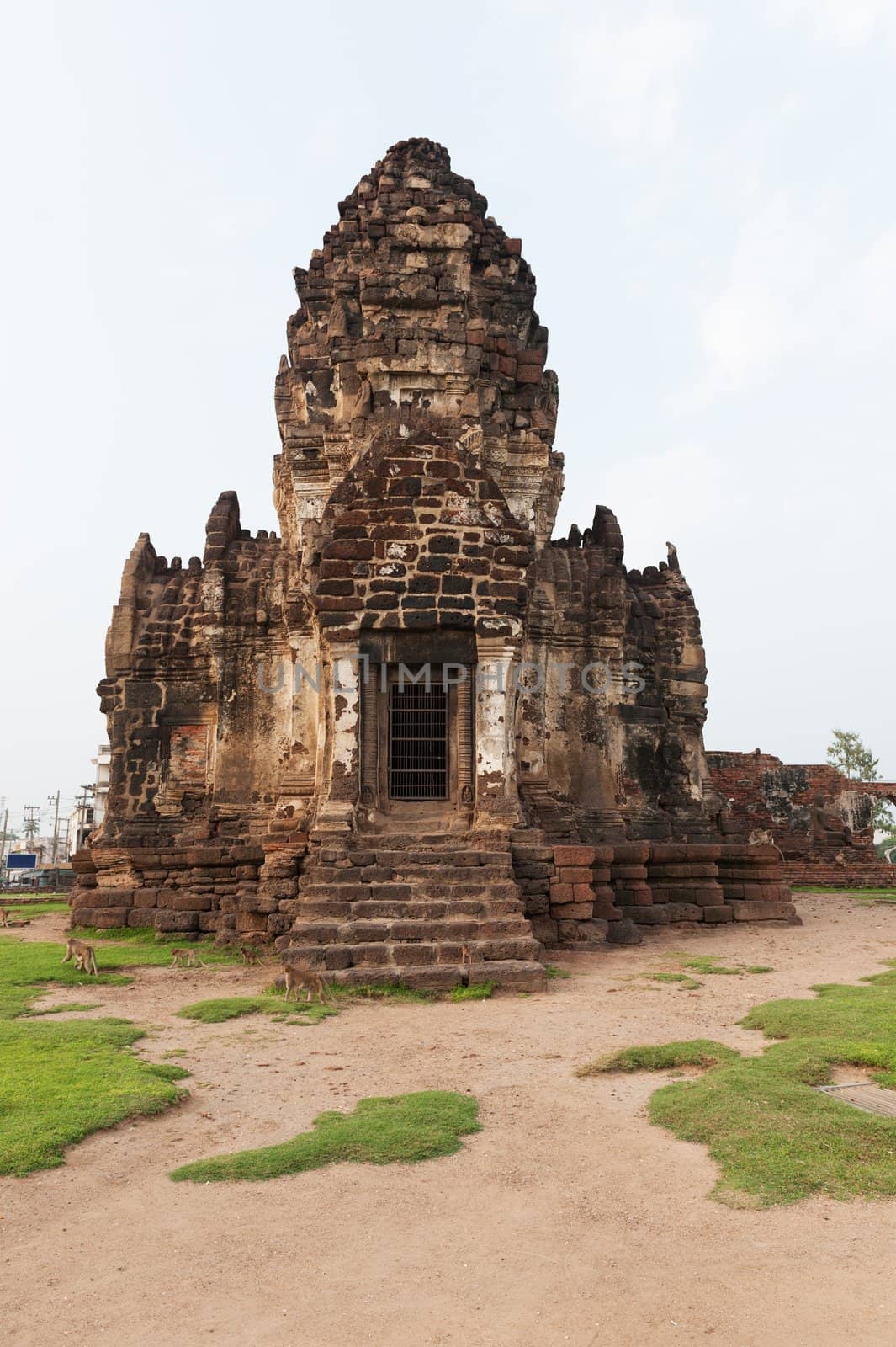 Wat Phra Prang Sam Yot temple by raywoo