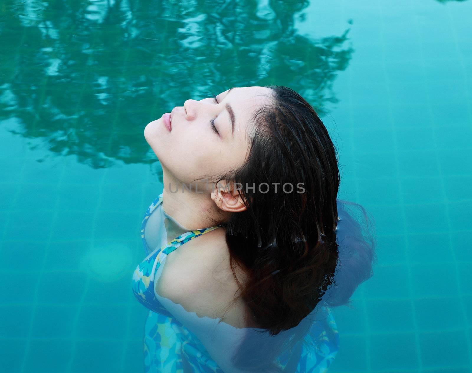 woman in the swimming pool by geargodz