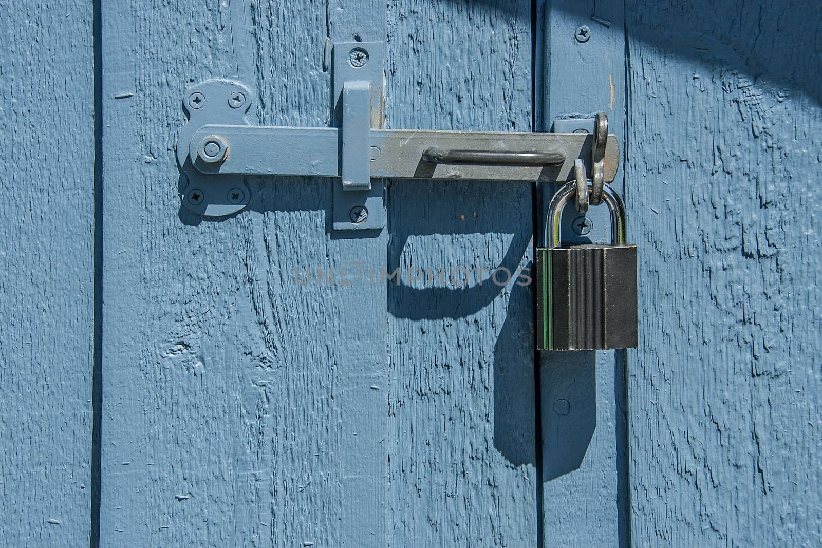 typical danish use of padlock and bar