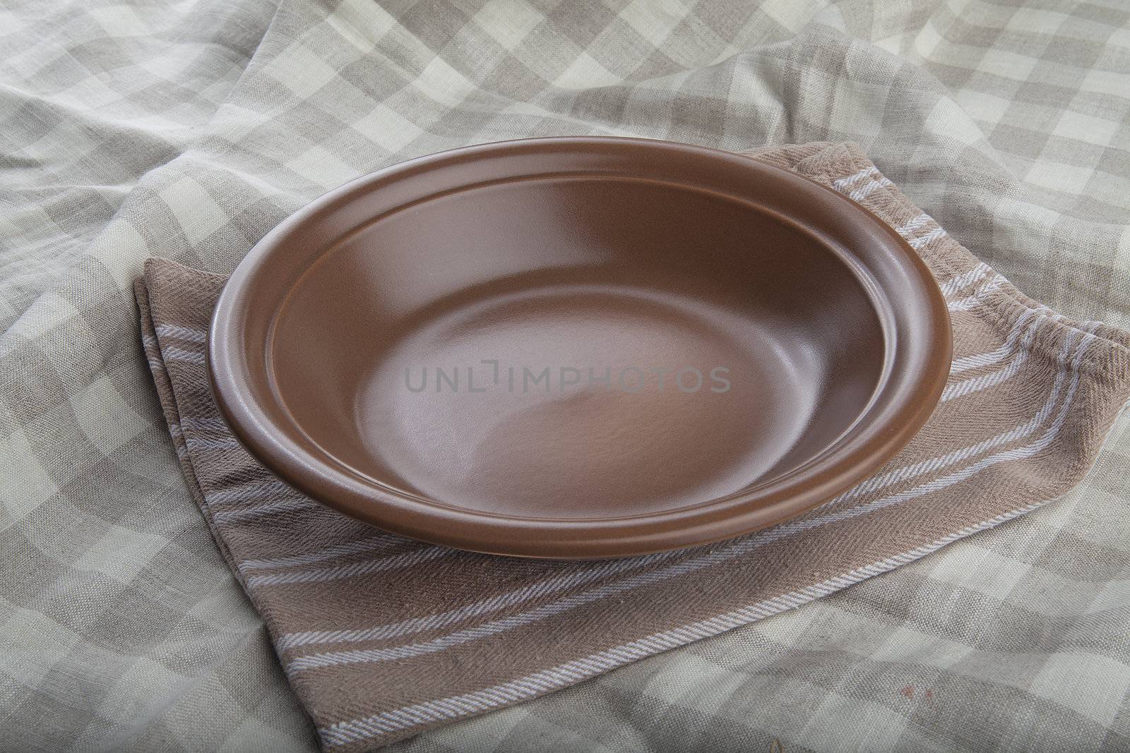 Brown bowl by Angorius