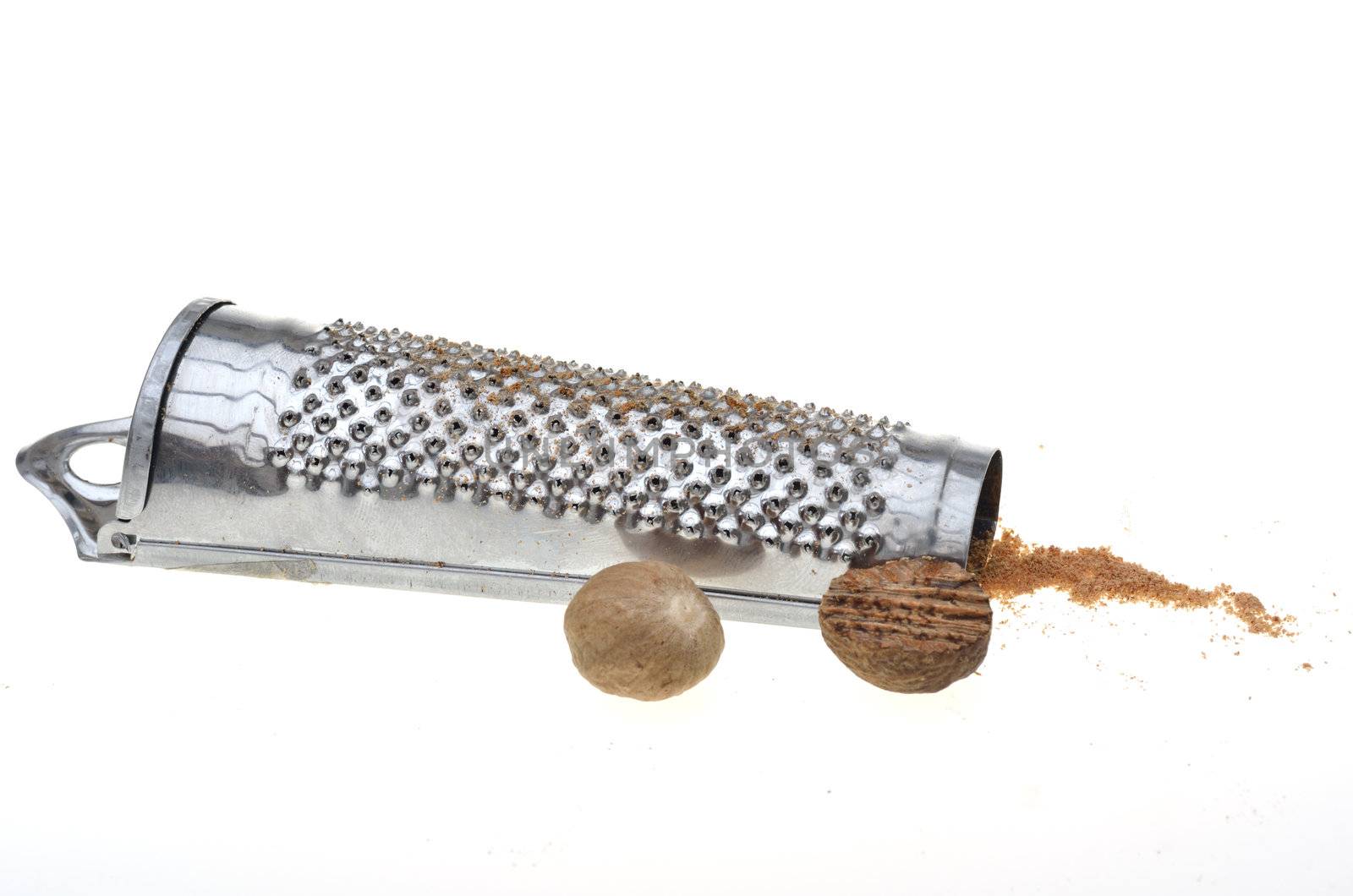 Food grater with two nutmeg 