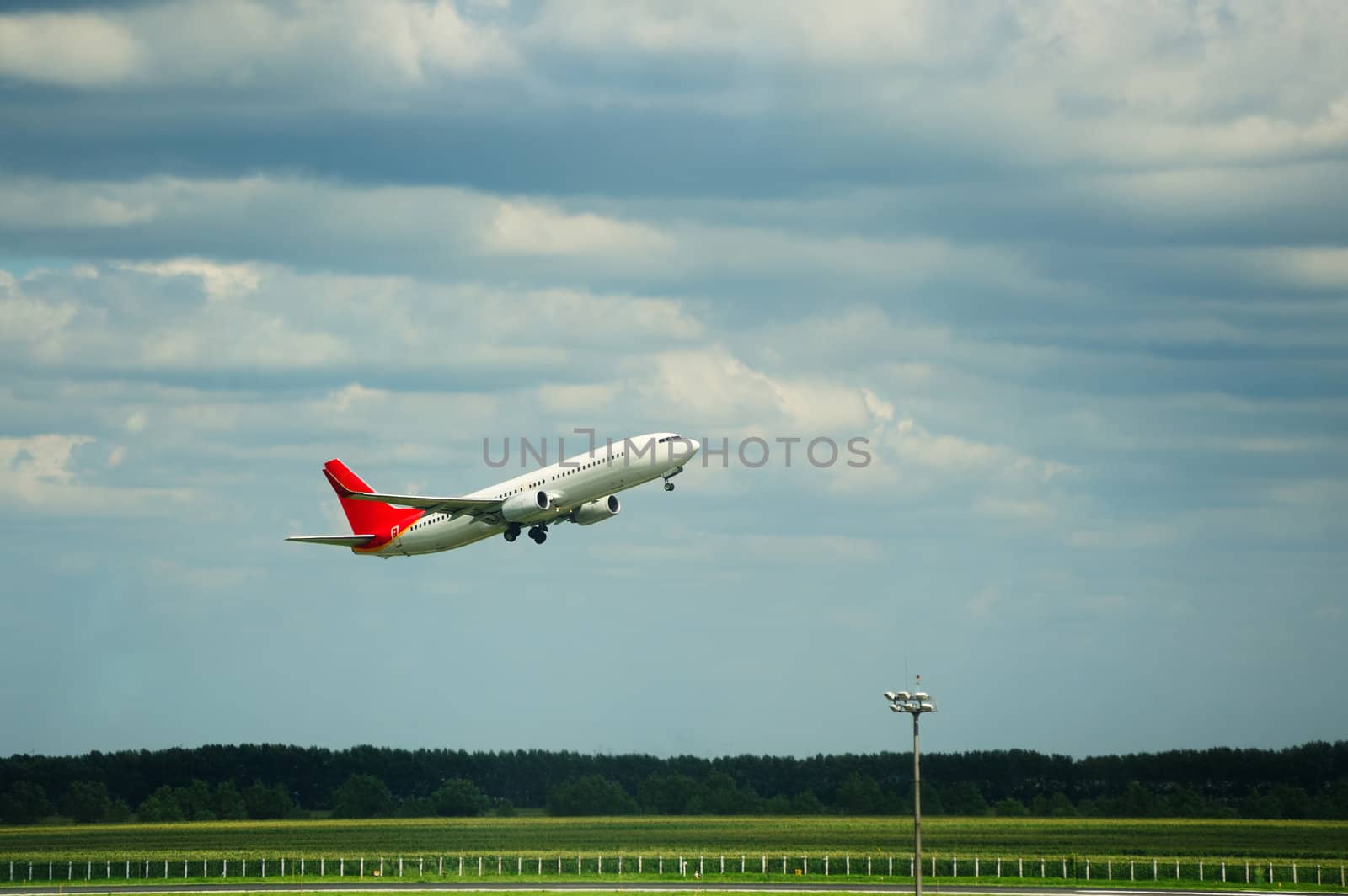 Airplane taking off by raywoo