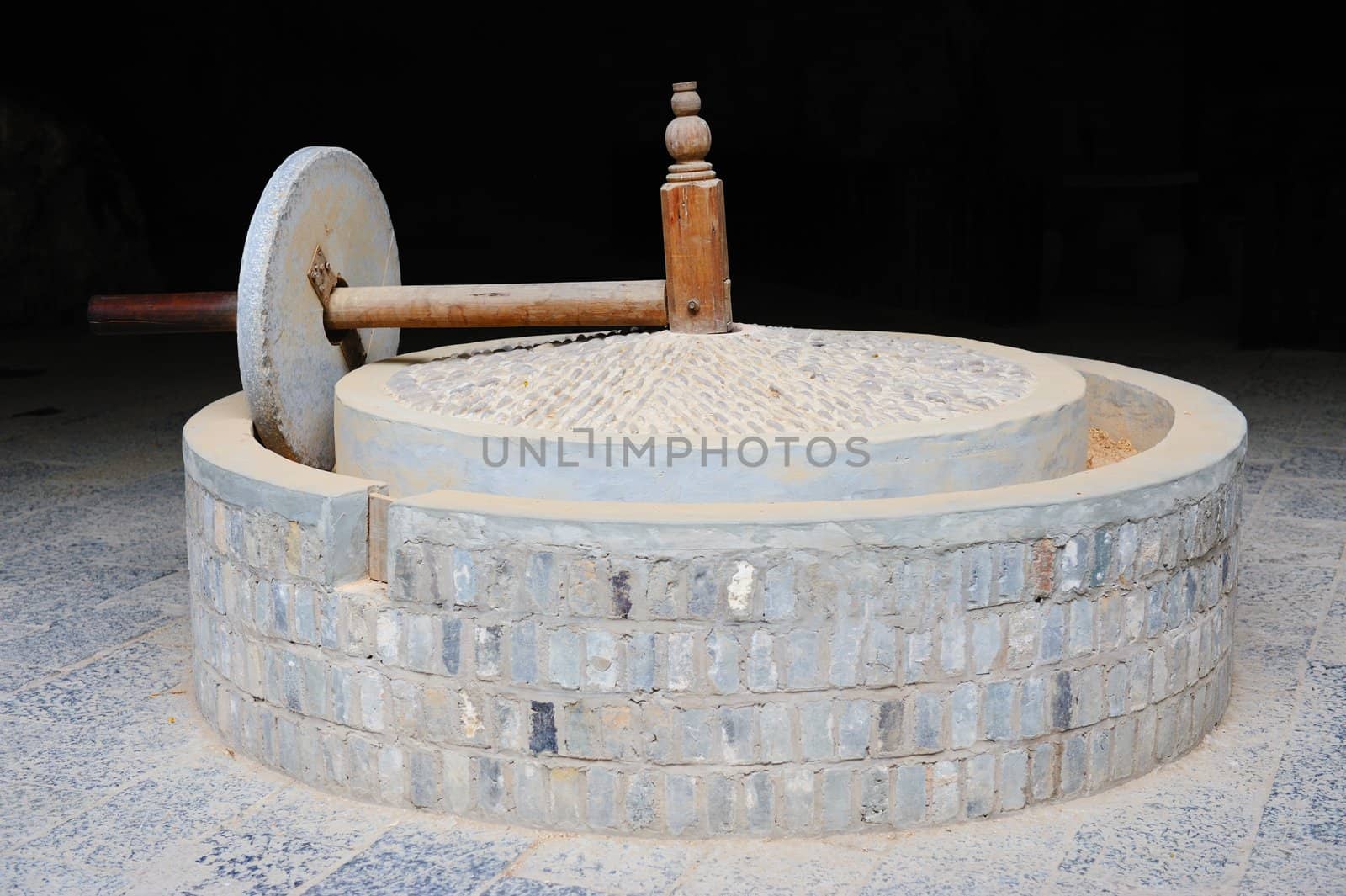 Chinese traditional style stone mill for grinding rice husk