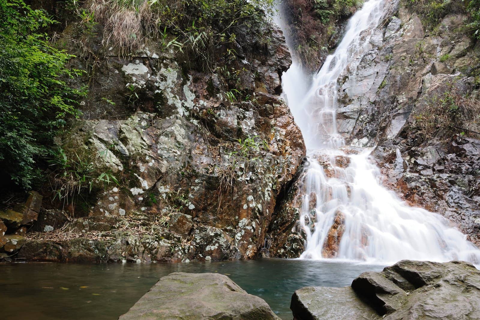 Mountain waterfall by raywoo