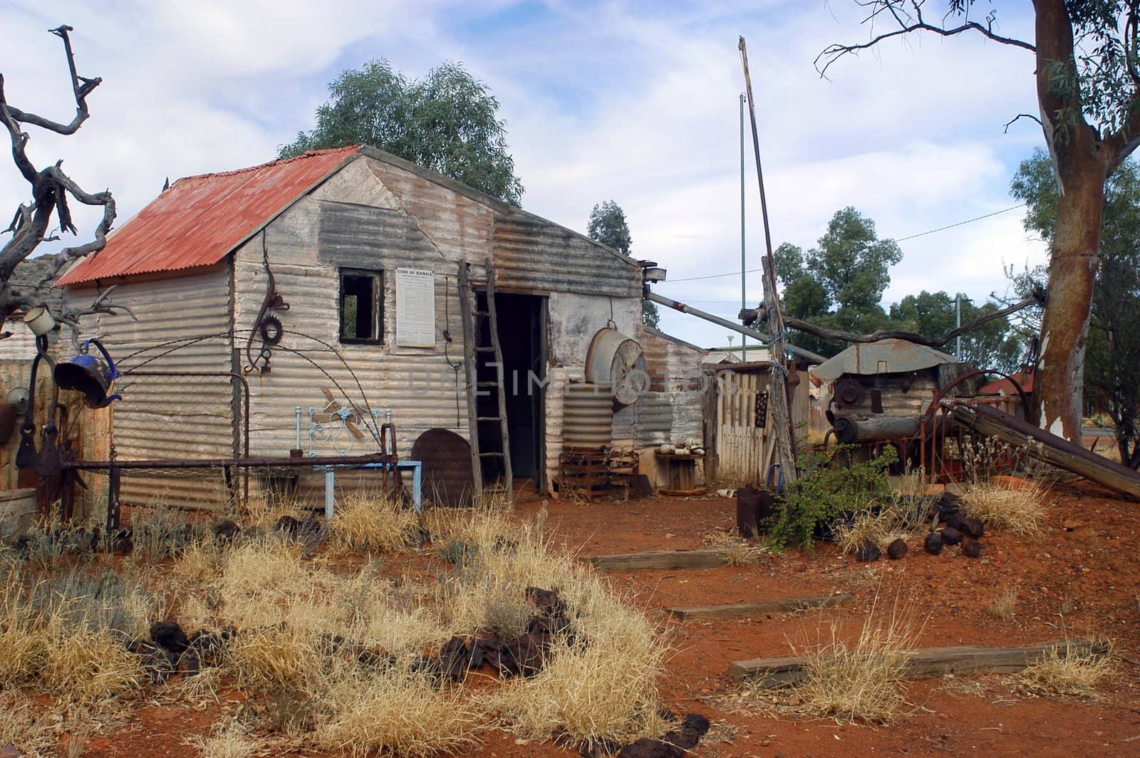 phantom city of Leonora in the Australia Western which was used to place the blue-collar worker of the goldmine, city now given up and preserved in the state as if the inhabitants had disappeared