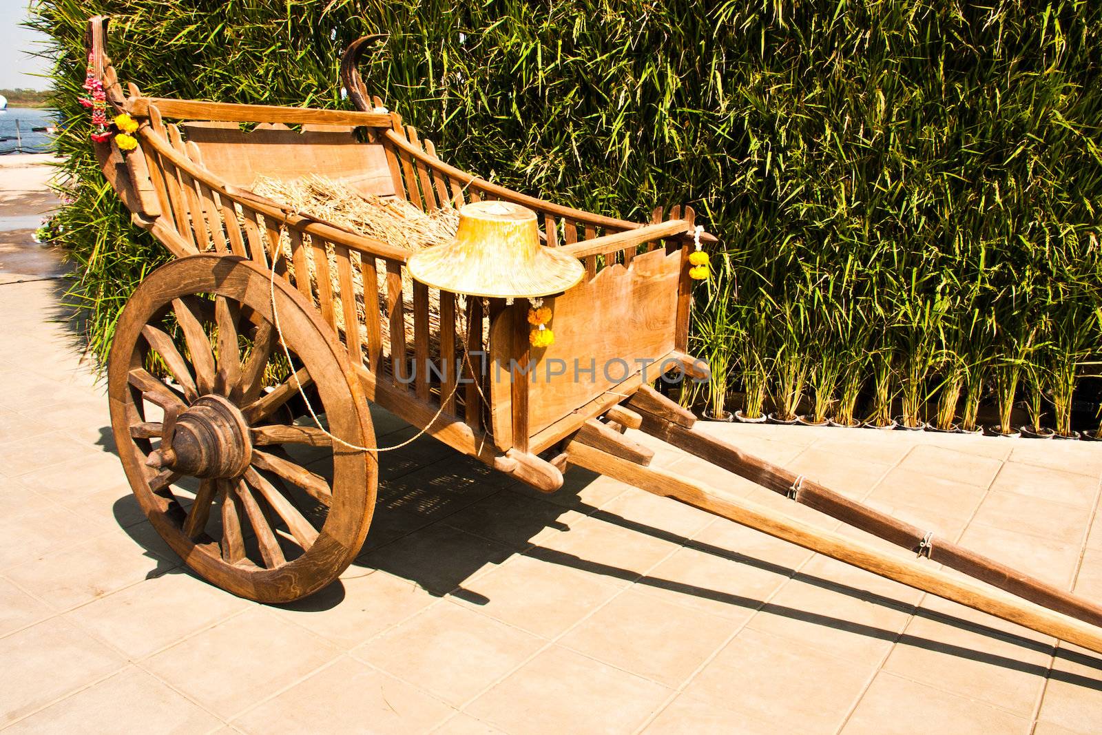 Wooden carts are made ​​of Thai farmers in the countryside.