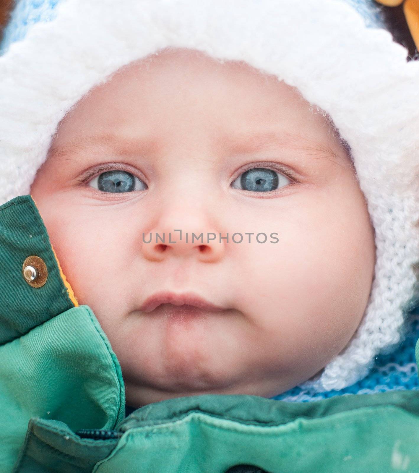 baby in white hat by GekaSkr