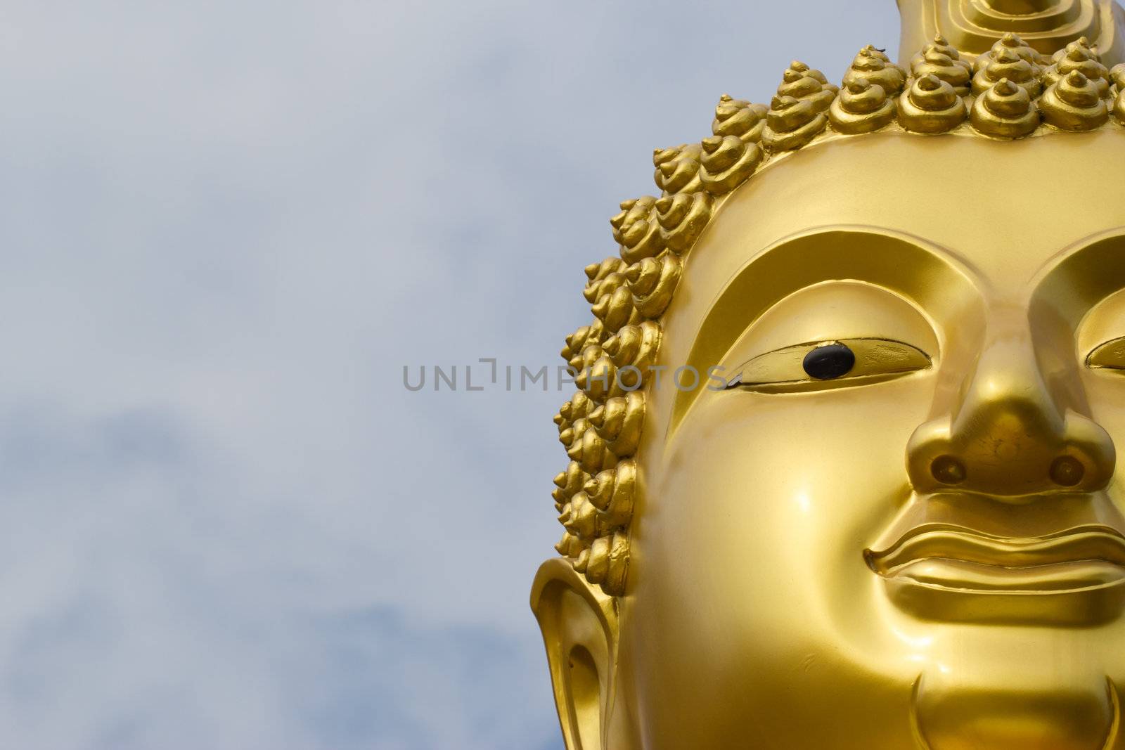 the smile of Buddha by wasan_gredpree