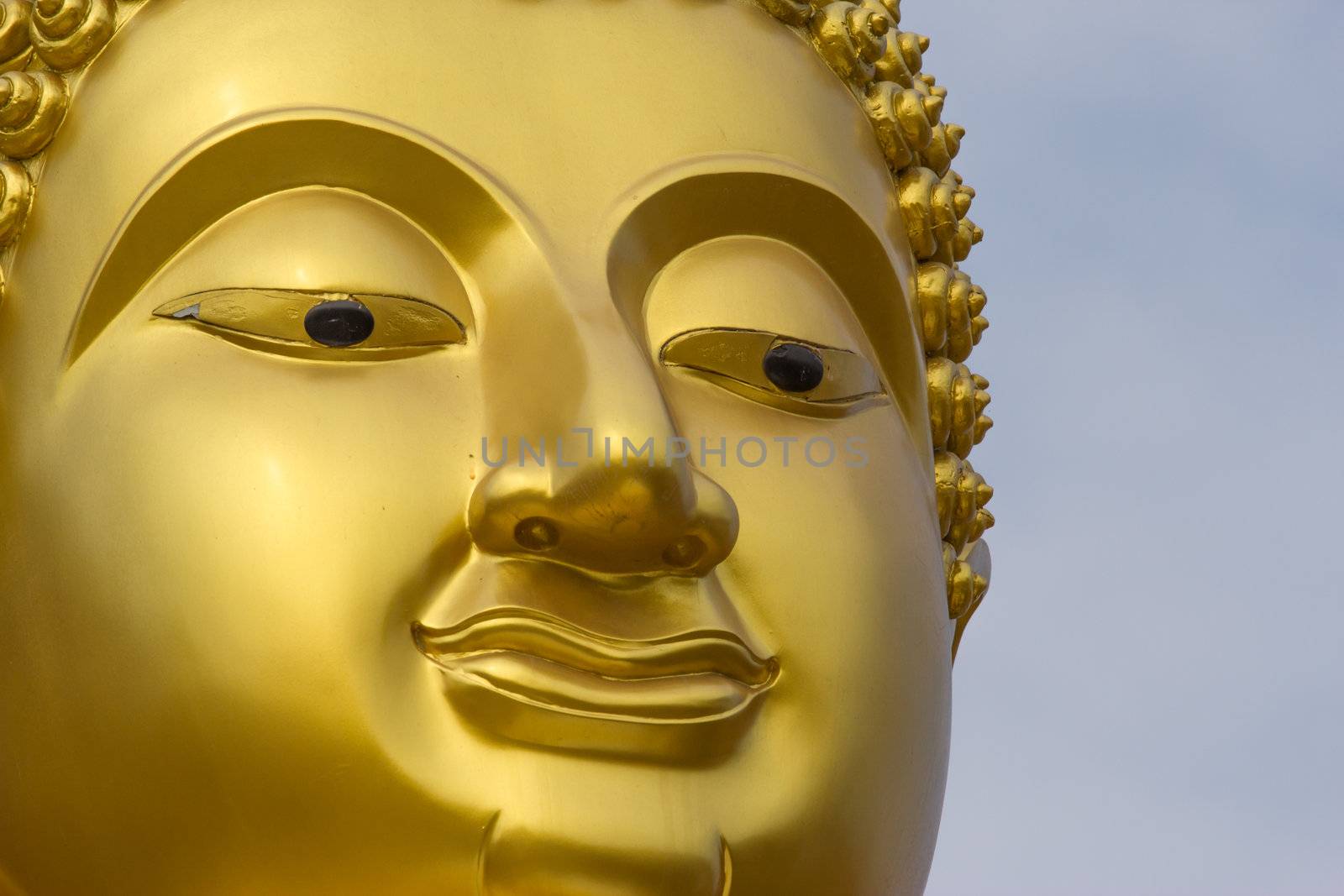the smile of Buddha by wasan_gredpree
