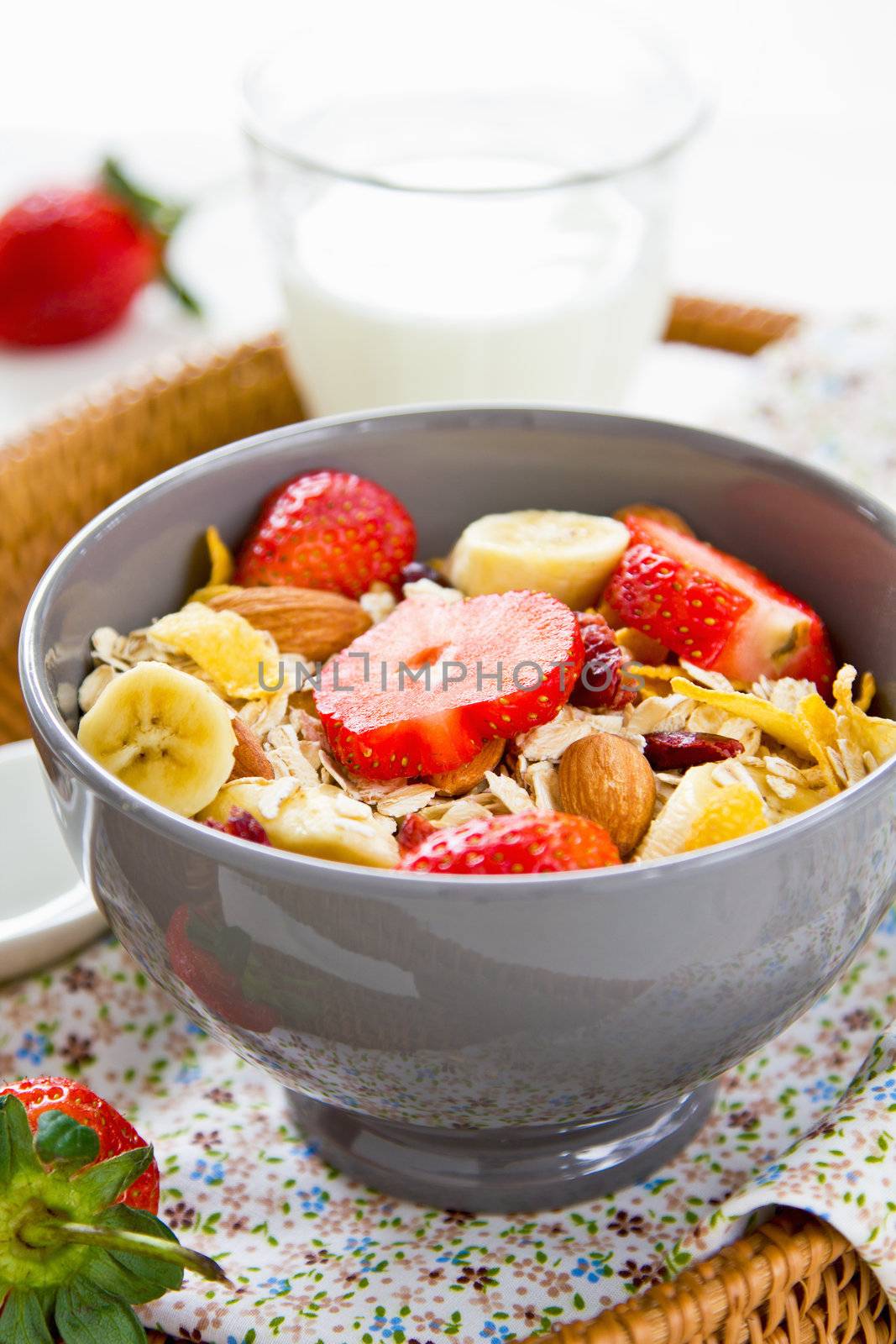 Muesli breakfast by vanillaechoes