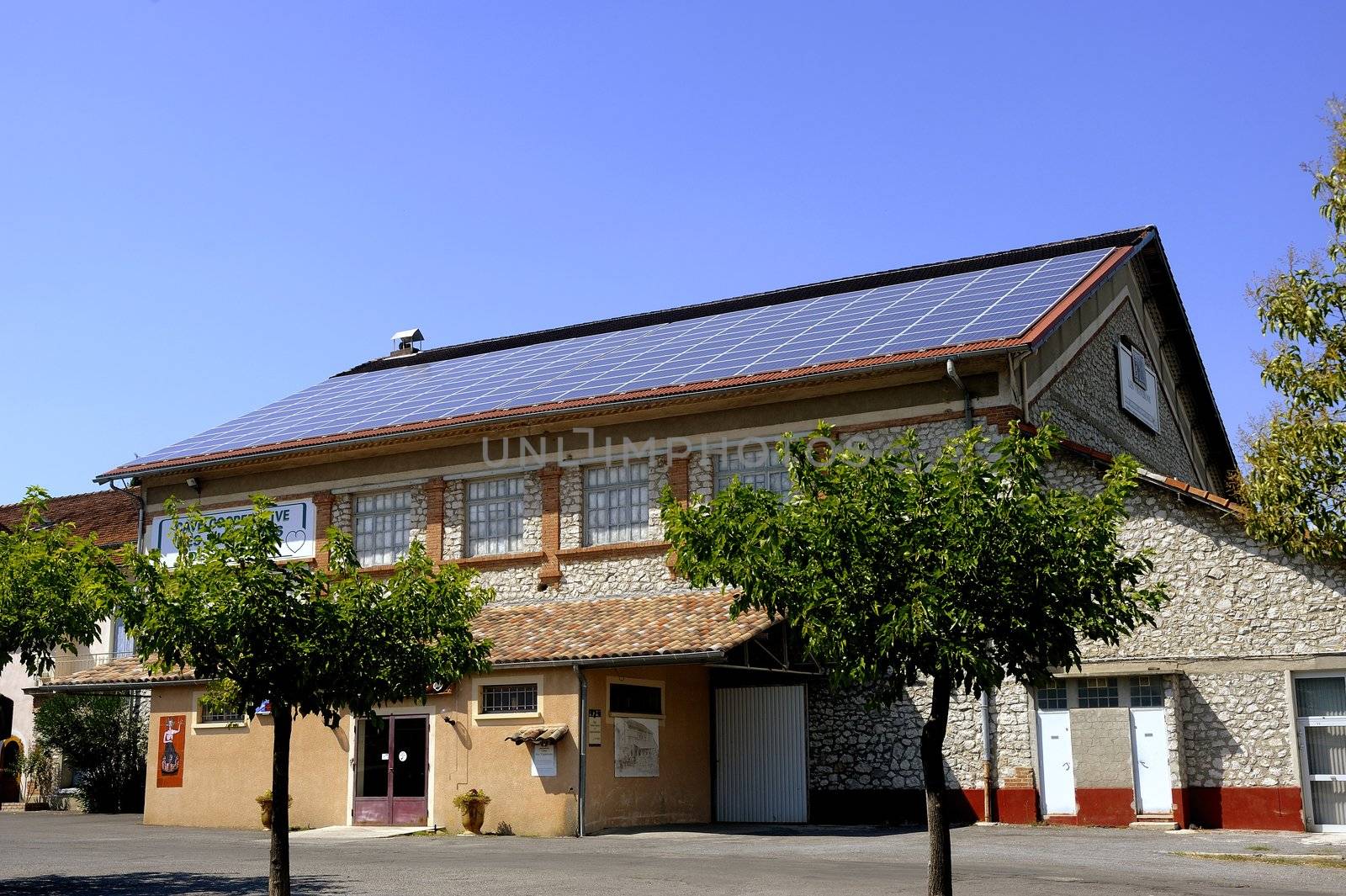 solar roof of a French viticultural cooperative in the vicinity of Anduze