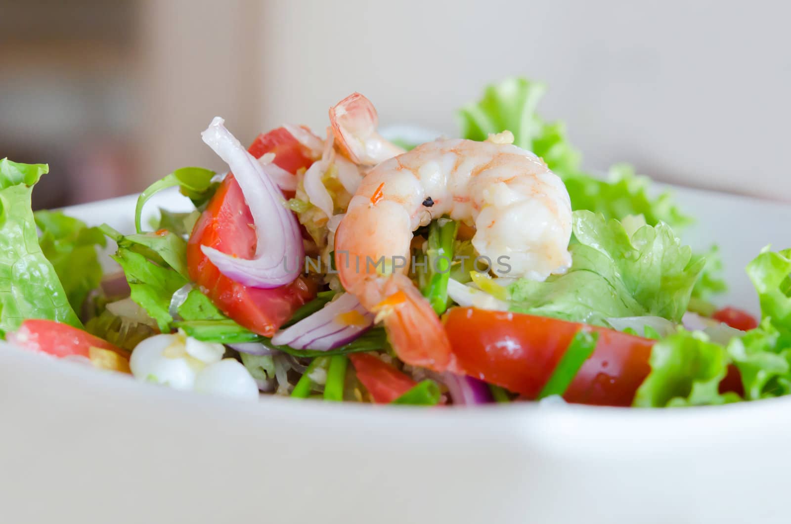  spicy salad , shrimp and mix vegetable , asian food