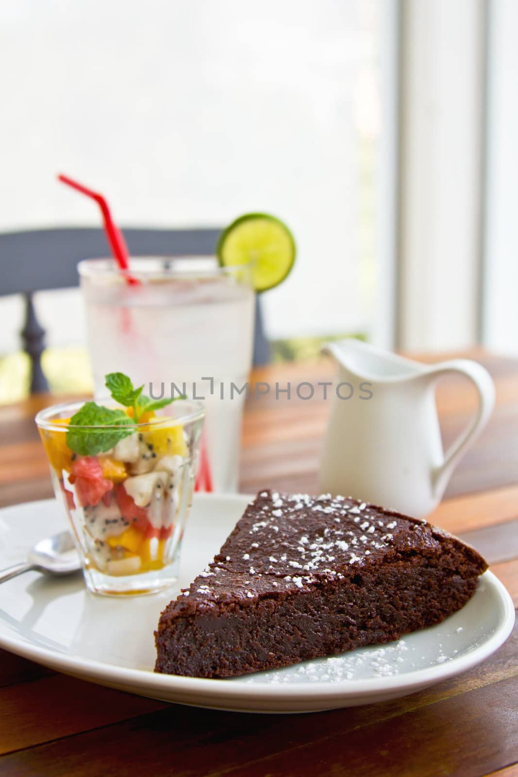 Chocolate fondant cake by vanillaechoes