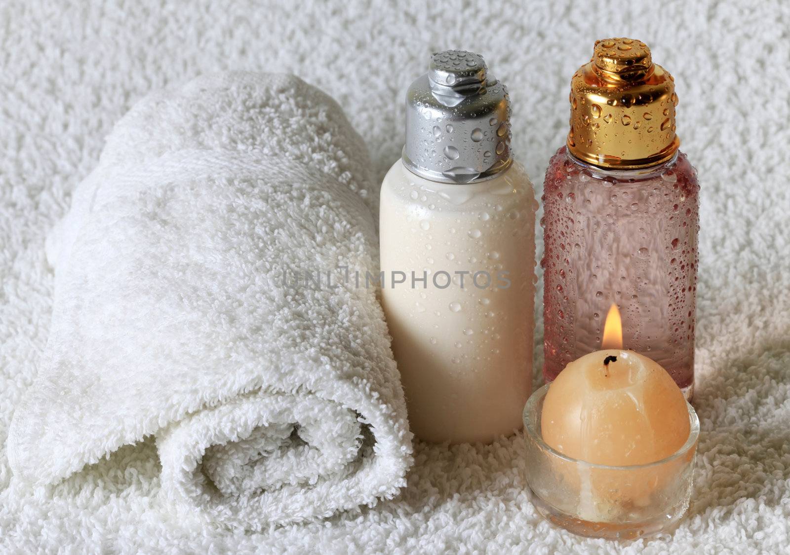 Accessories for a bath with candles 