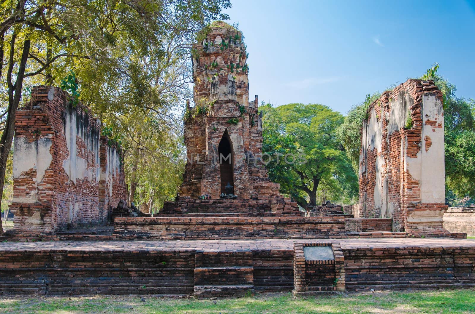 Buddha  at Ayutthaya, Thailand. by aoo3771