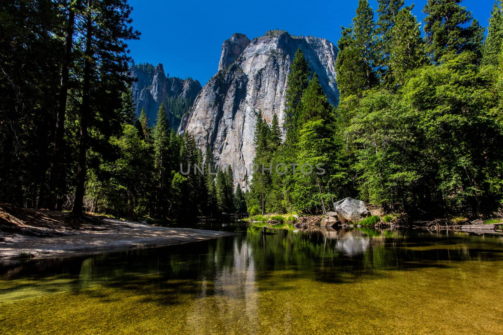 Yosemite lanscape by darrenp