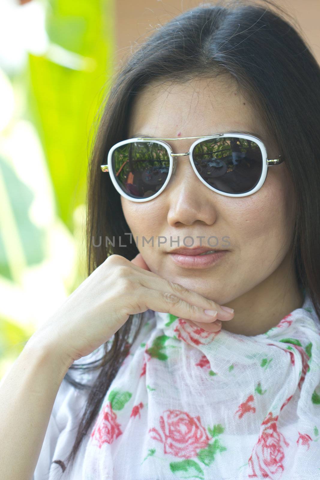 Closeup picture of a young woman wearing dark glasses