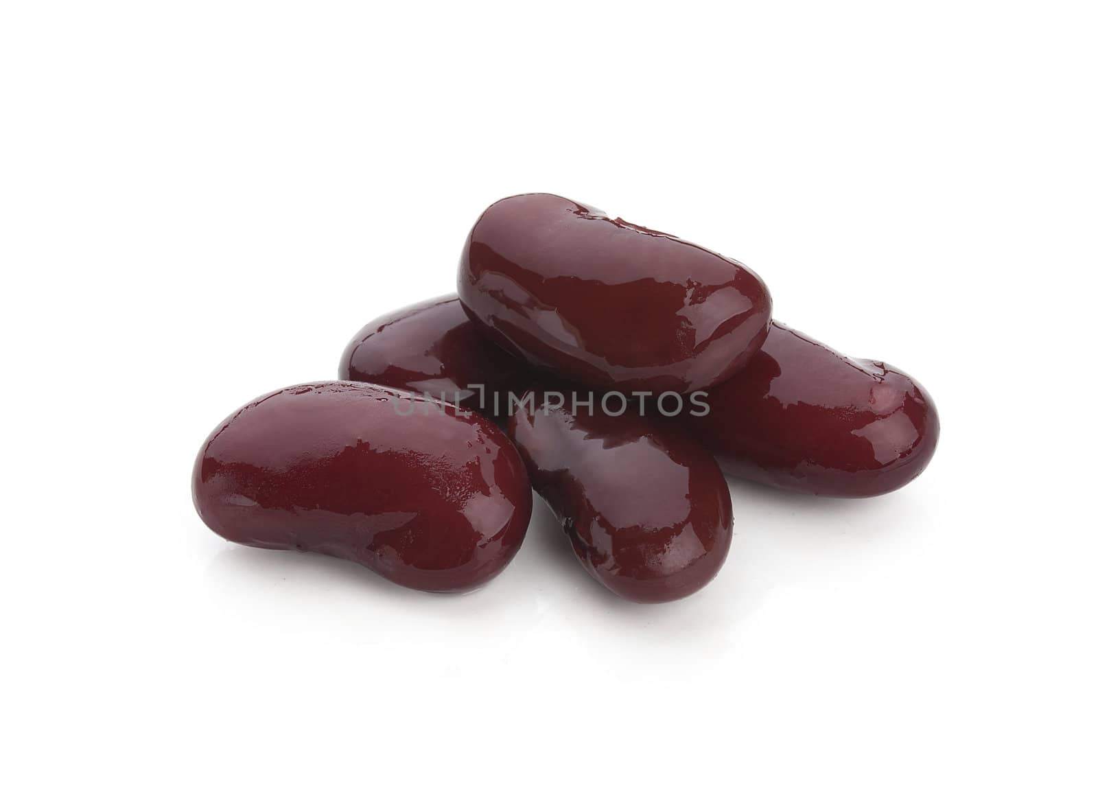 Isolated handfull of red kidney bean on the white