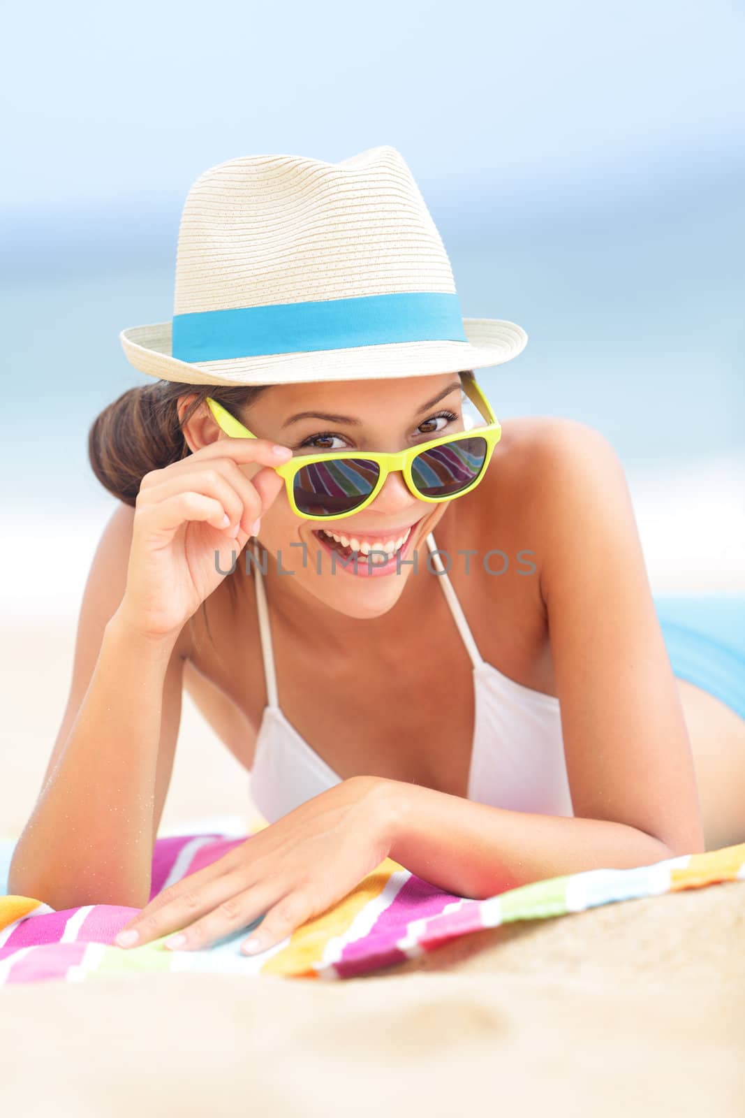 Woman on beach with sunglasses by Maridav