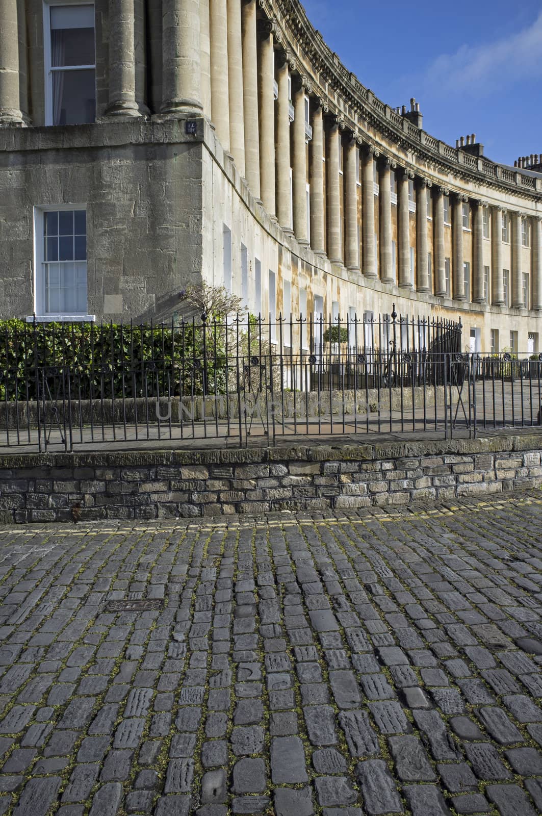 Royal Crescent. Large crescent of houses made from locally mined bath stone. Bath, Somerset, England