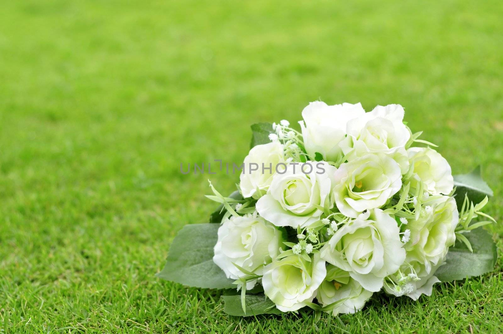 white bouquet on green lawn