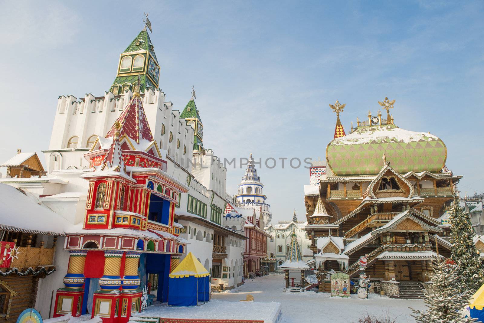  Moscow, Russia - January 2013. The reconstructed complex Izmailovskiy Kremlin is a sample of the Russian wooden architecture.