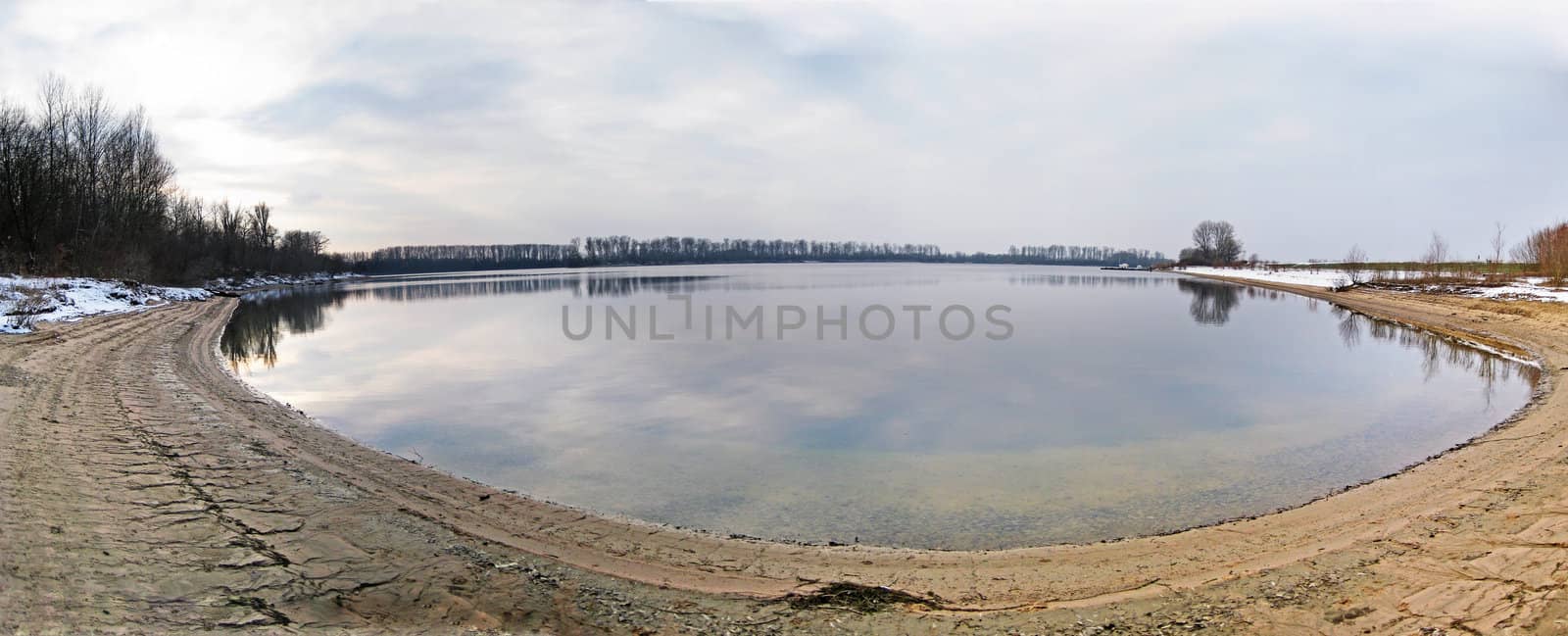 winter panorama at the lake