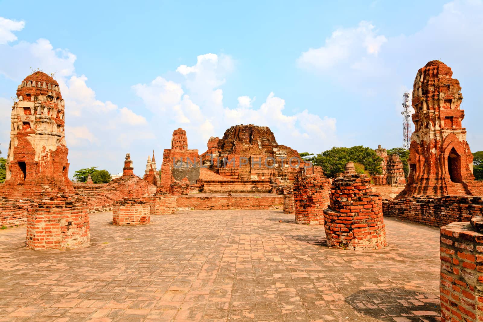 main pagoda in ruins wat mahathat, ayutthaya, thailand