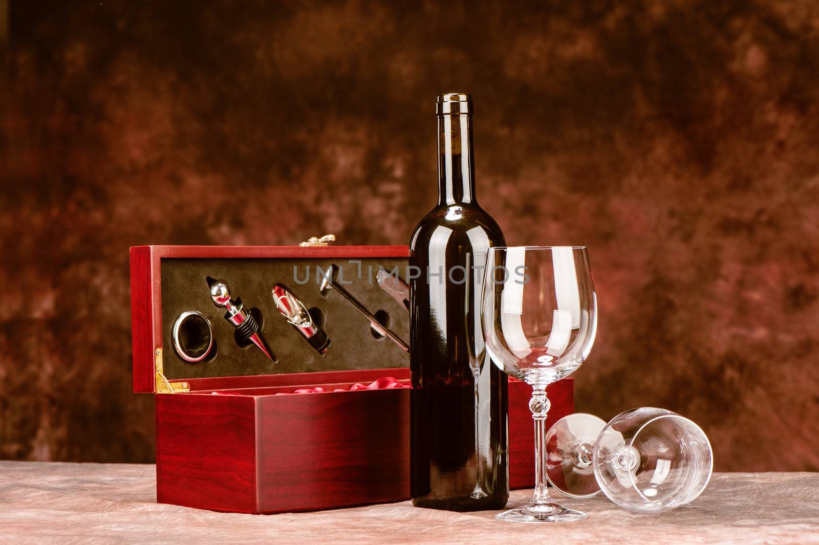 Vintage wine case by imarin