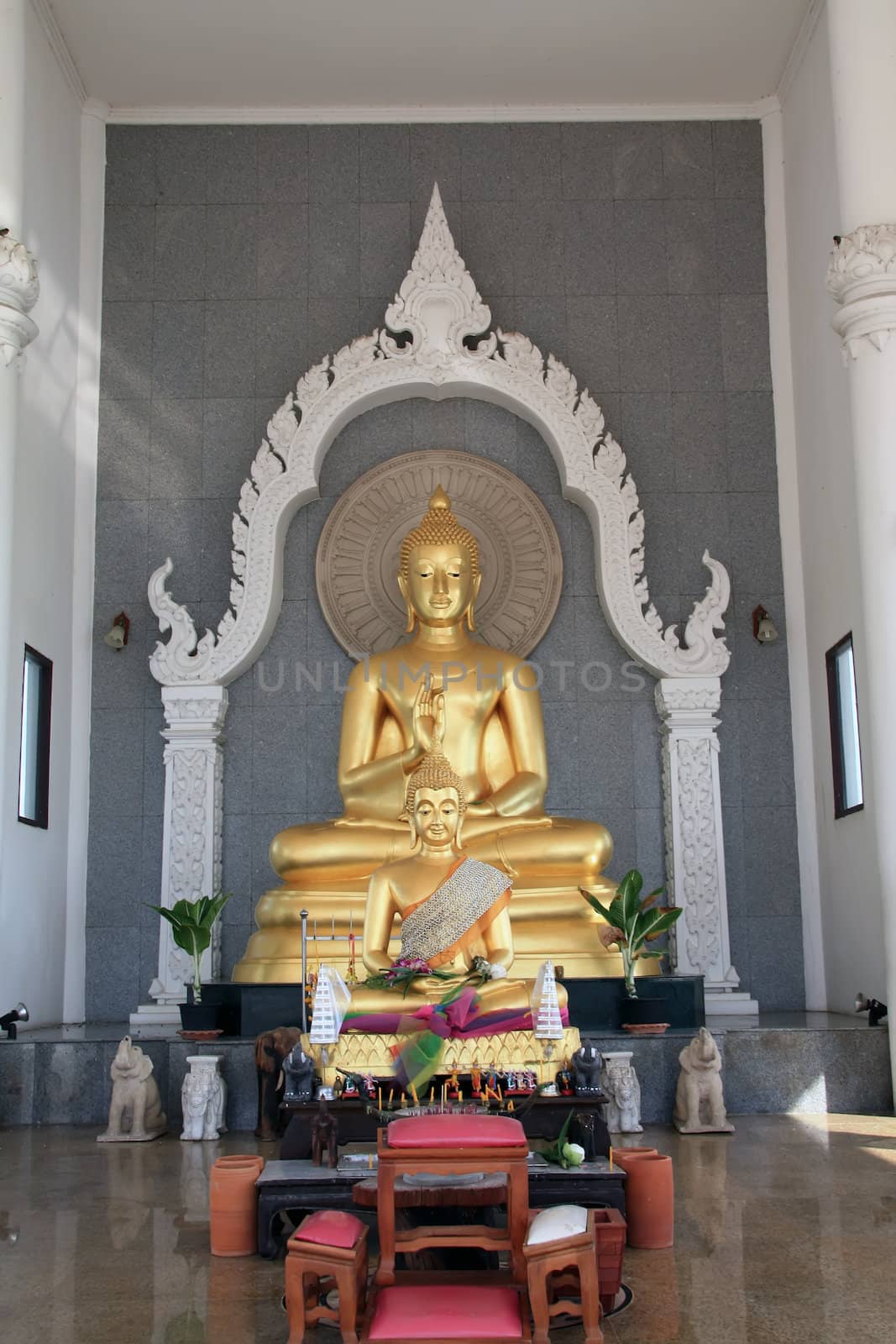 Buddha statue by phanlop88