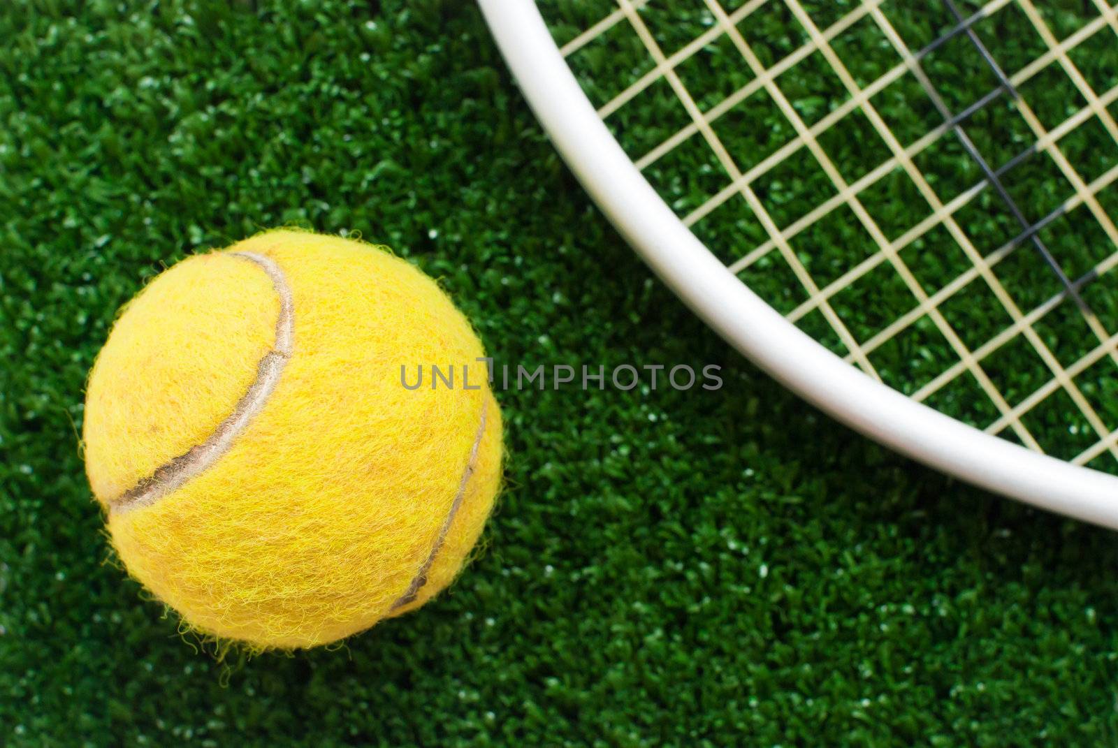 tennis ball on court by ponsulak