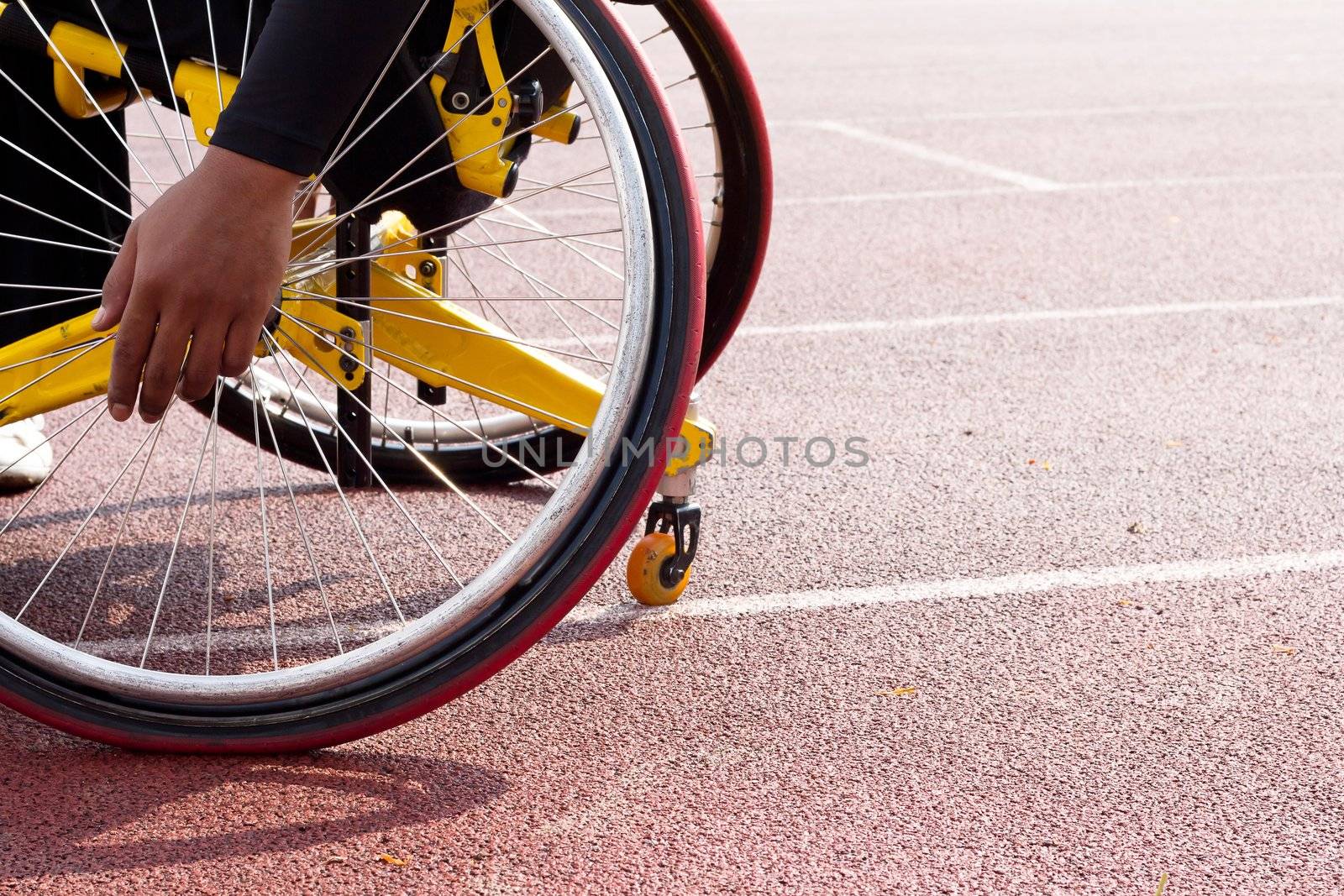 wheelchair sportsmen at race track