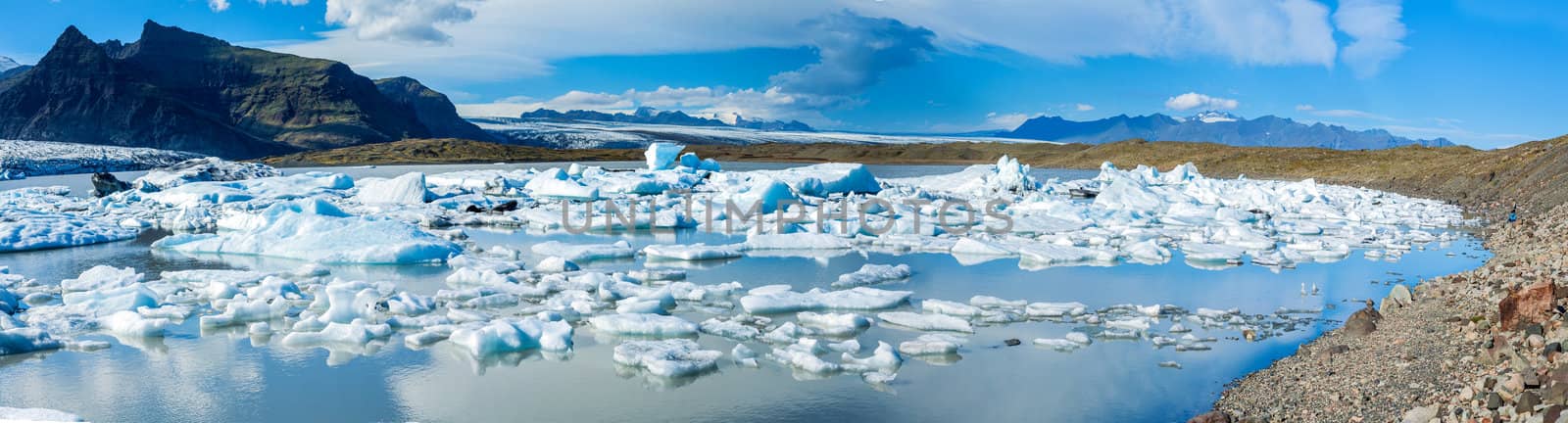 Beautiful panoramic photo of Fjallsarlon Glacial lake full of floating icebergs near the Fjallsjokull glacier