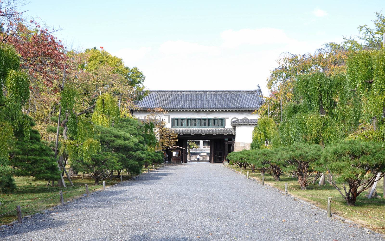 Secondary gate to the Kyoto Nijo castle gardens by siraanamwong