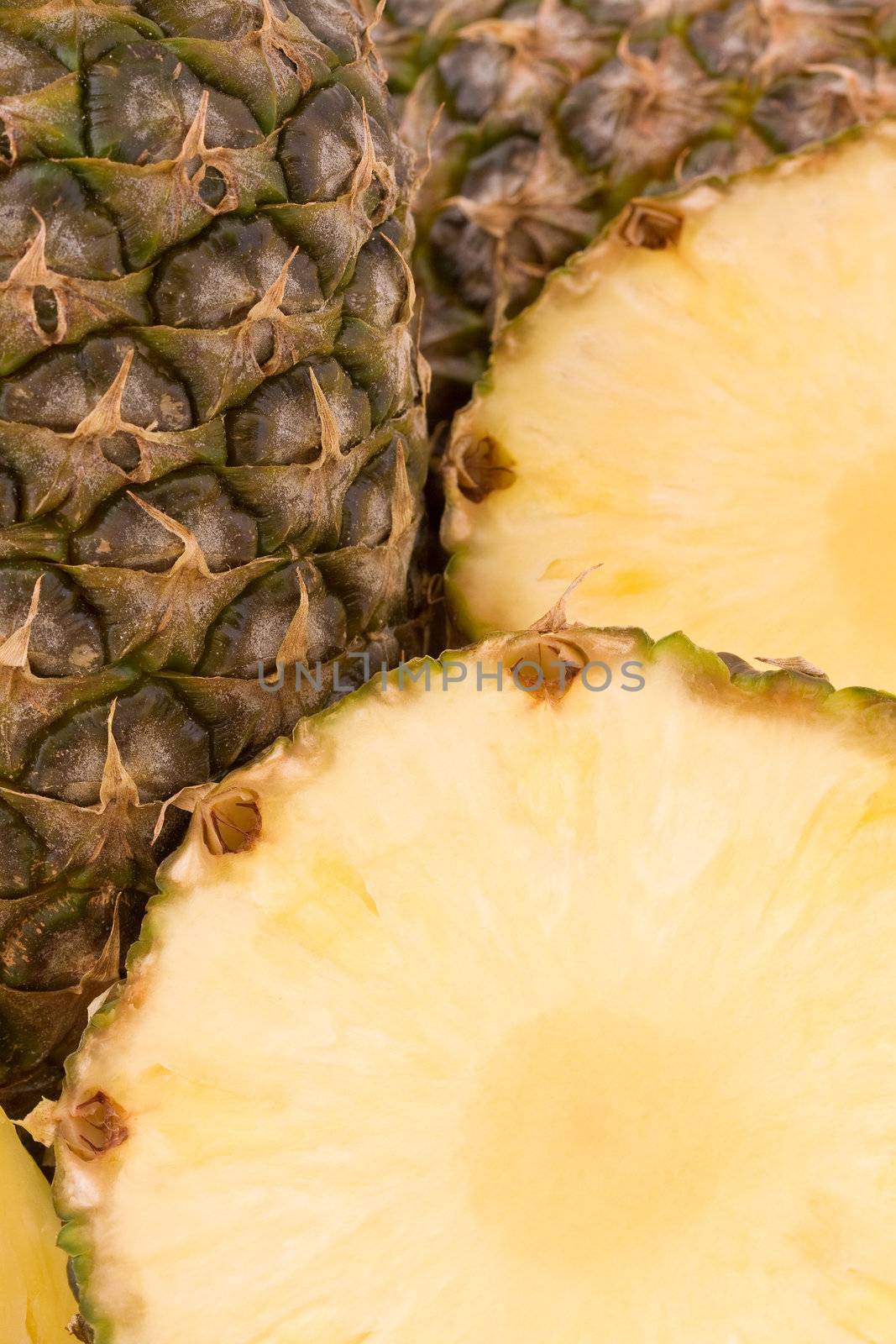 Pineapple closeup by Gbuglok