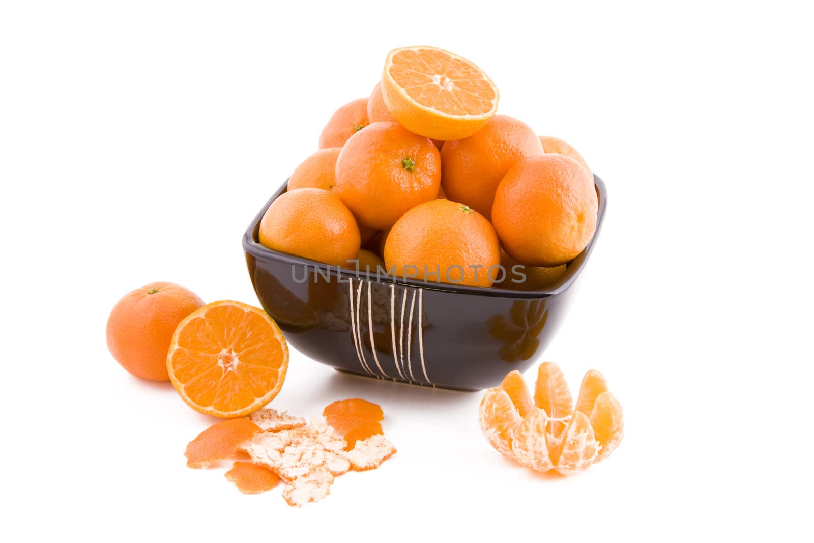 Tangerines in a bowl by Gbuglok
