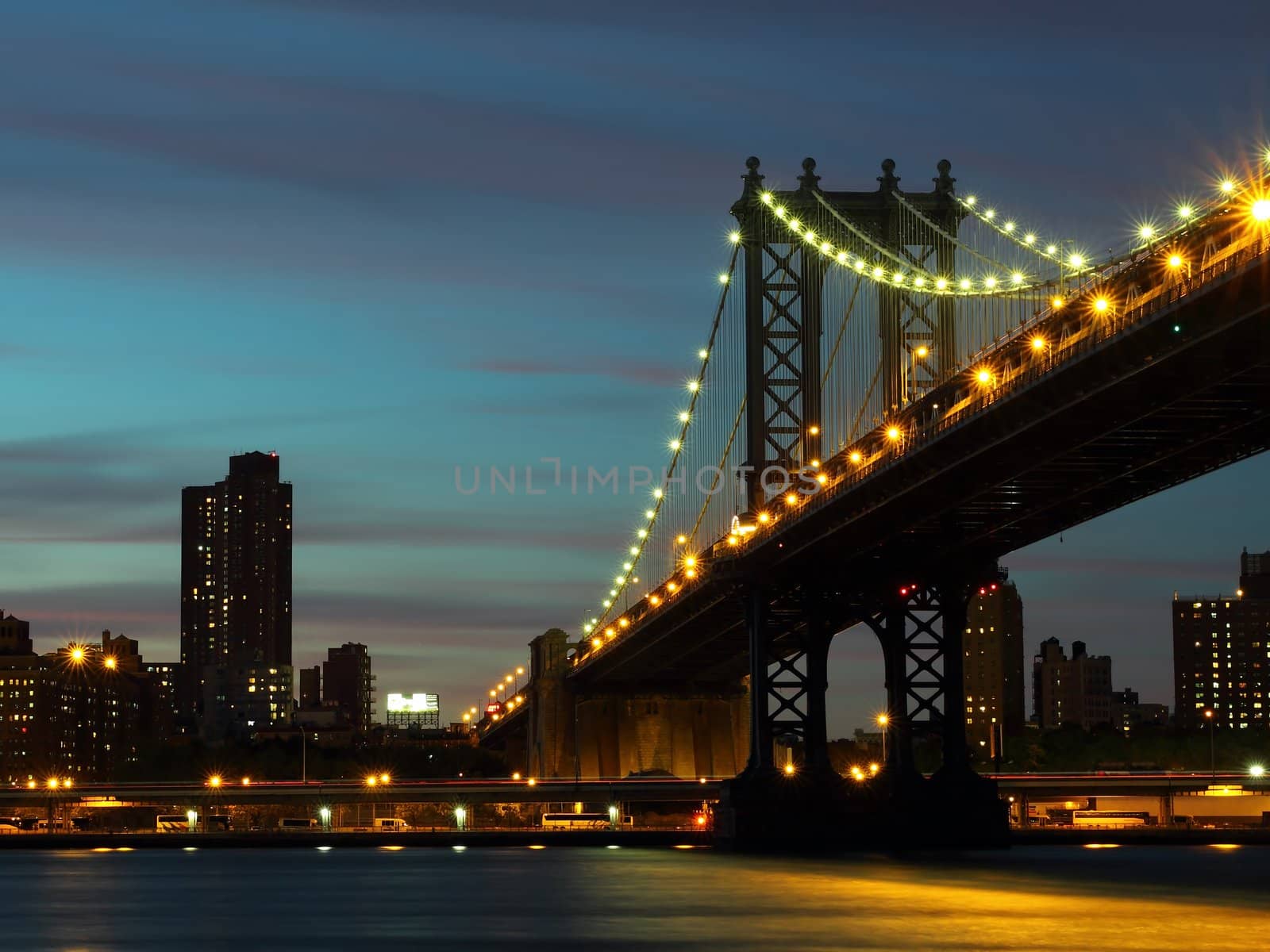 manhattan bridge in the night