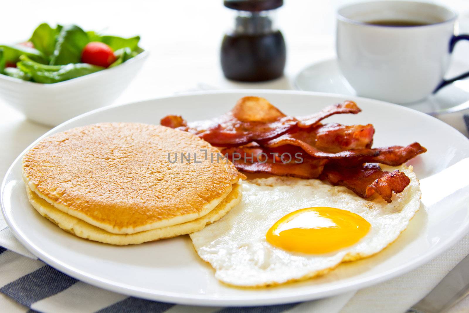 Pancake with Bacon and fried egg by vanillaechoes