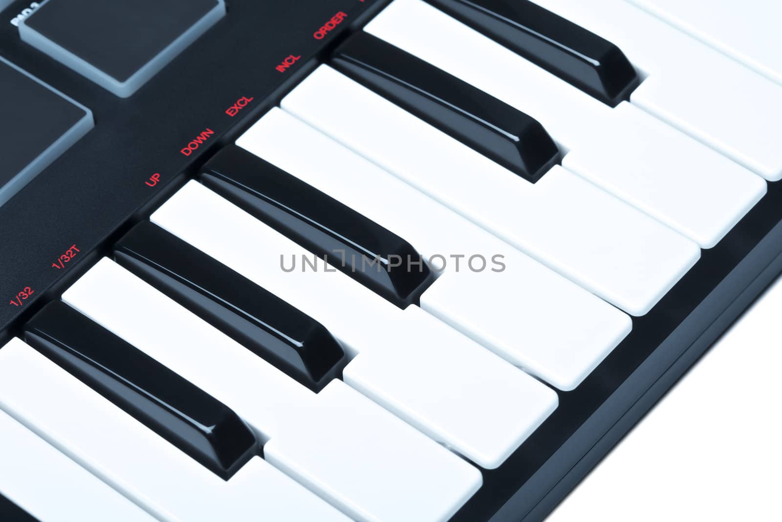 Digital Midi Keyboard by petr_malyshev