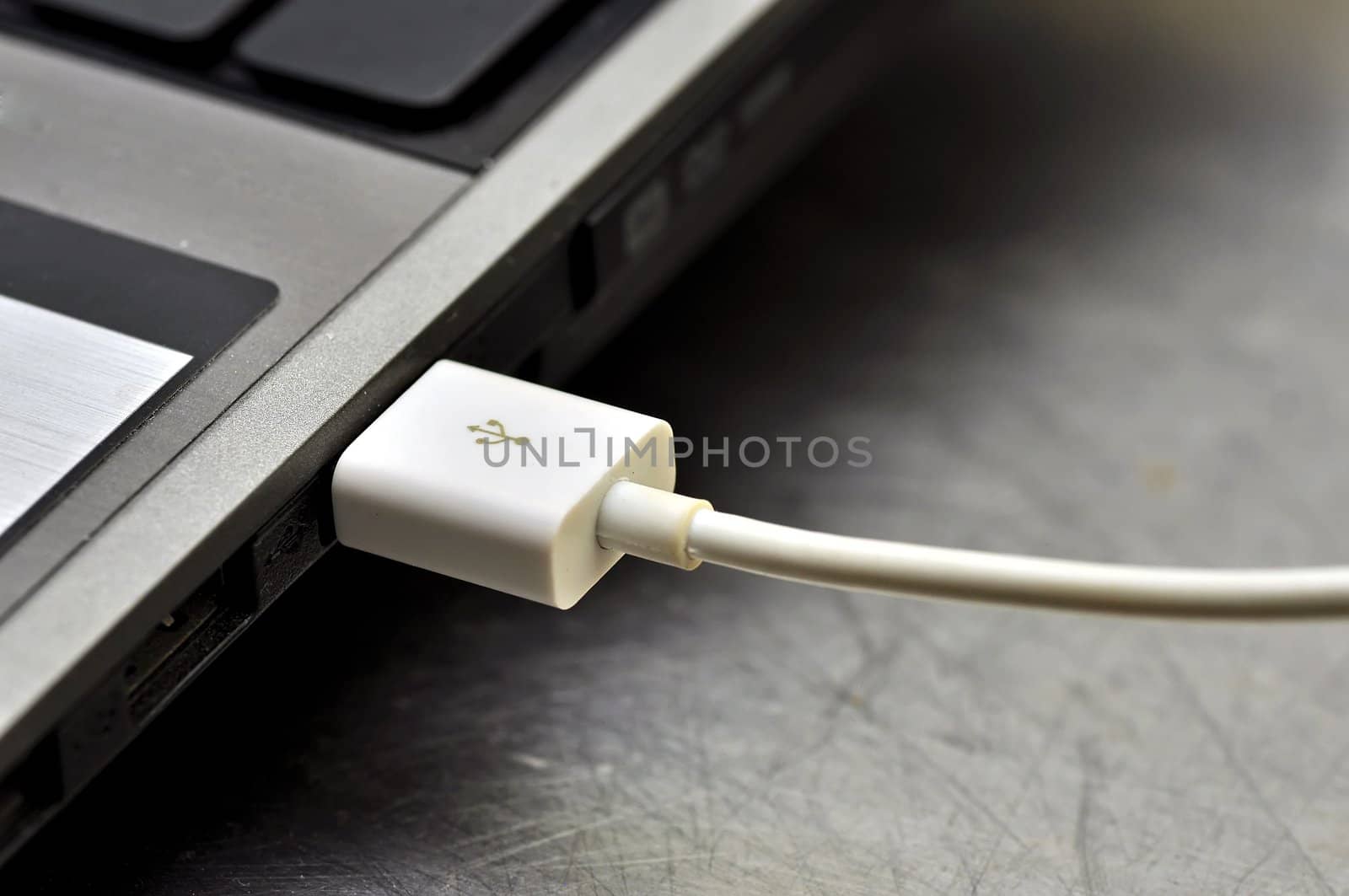Plug the USB by phanlop88