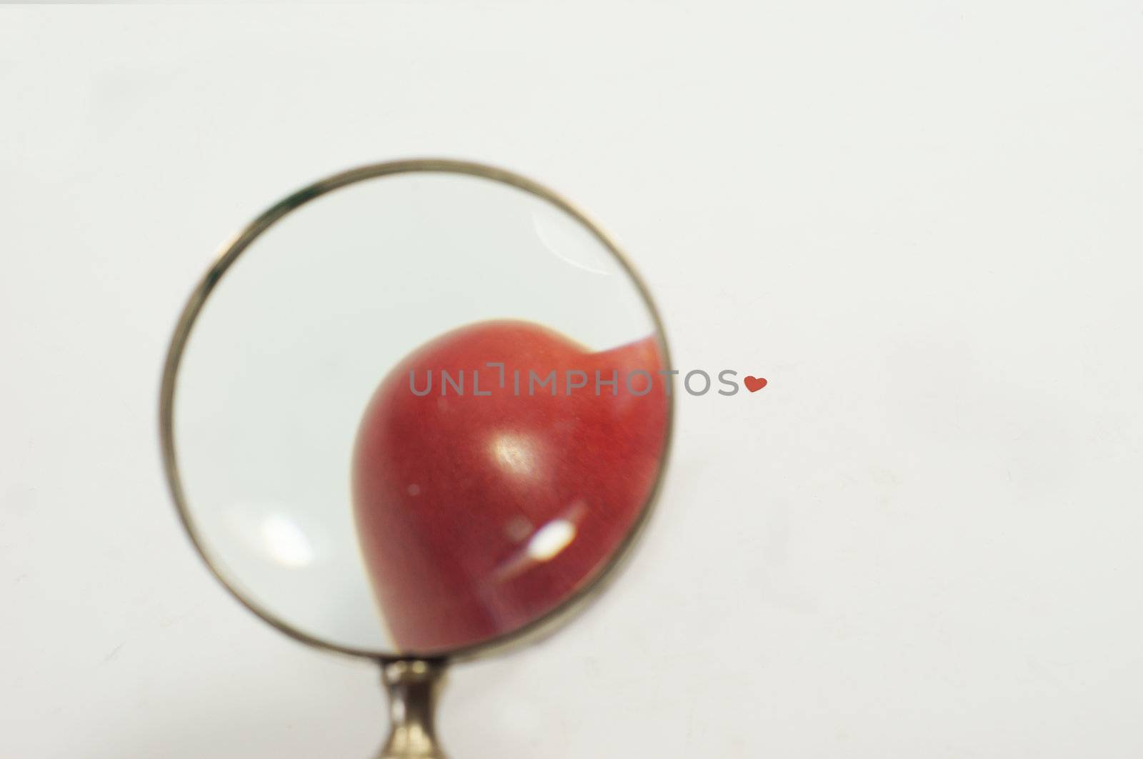 A retro magnifier is magnifying a little heart