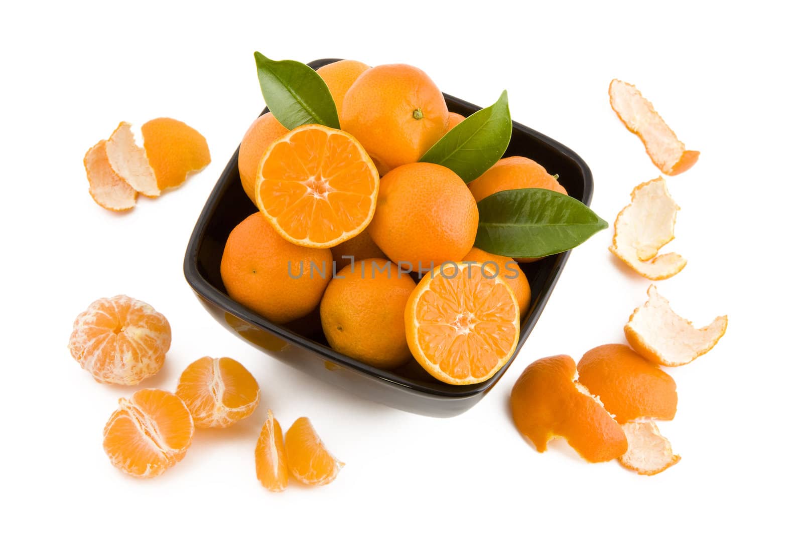 Fresh juicy tangerines in black bowl isolated on white