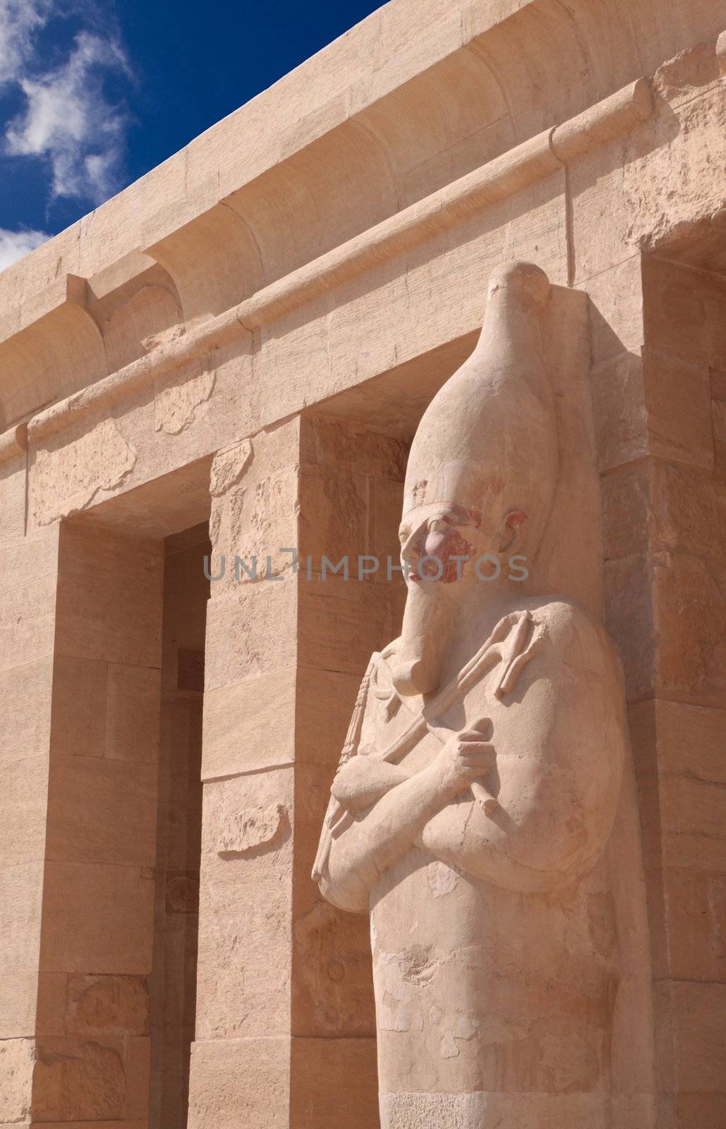 Stone statue in Egyptian temple by Gbuglok