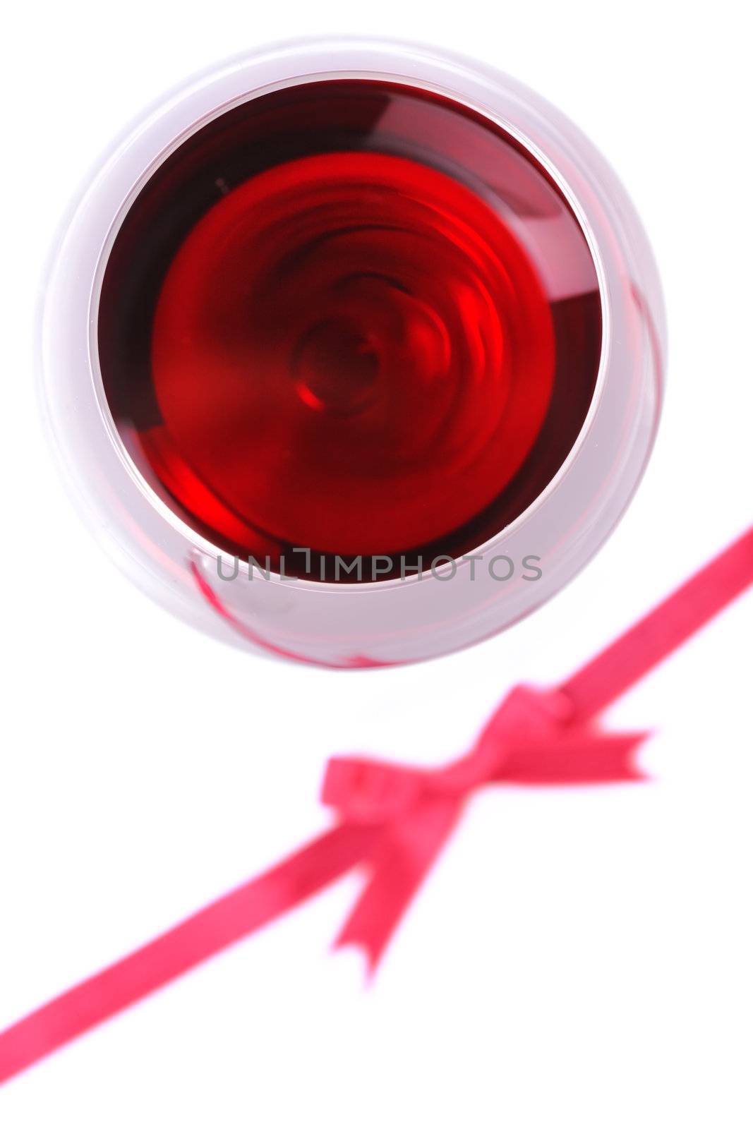 red wine glass by kokimk