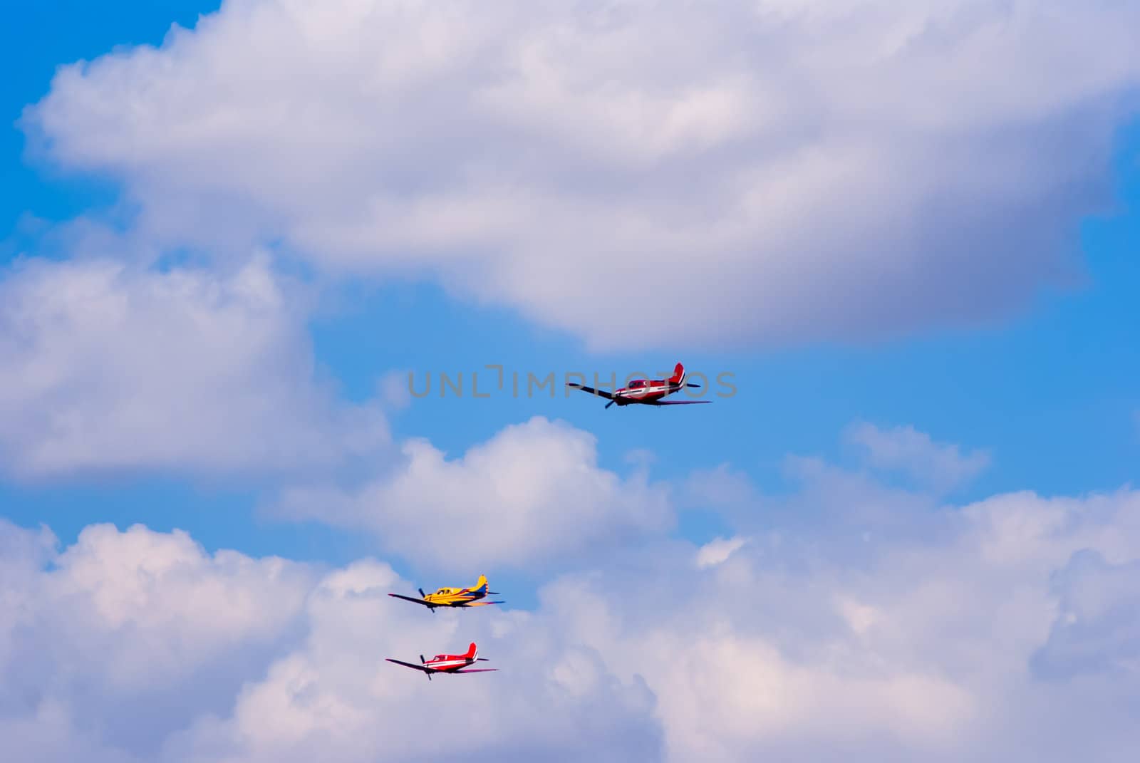 formation flying light training and commercial aircraft by Zhukow