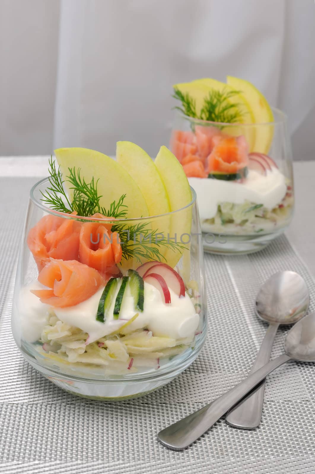 Verrin with apple, cucumber and radish for yogurt and smoked salmon