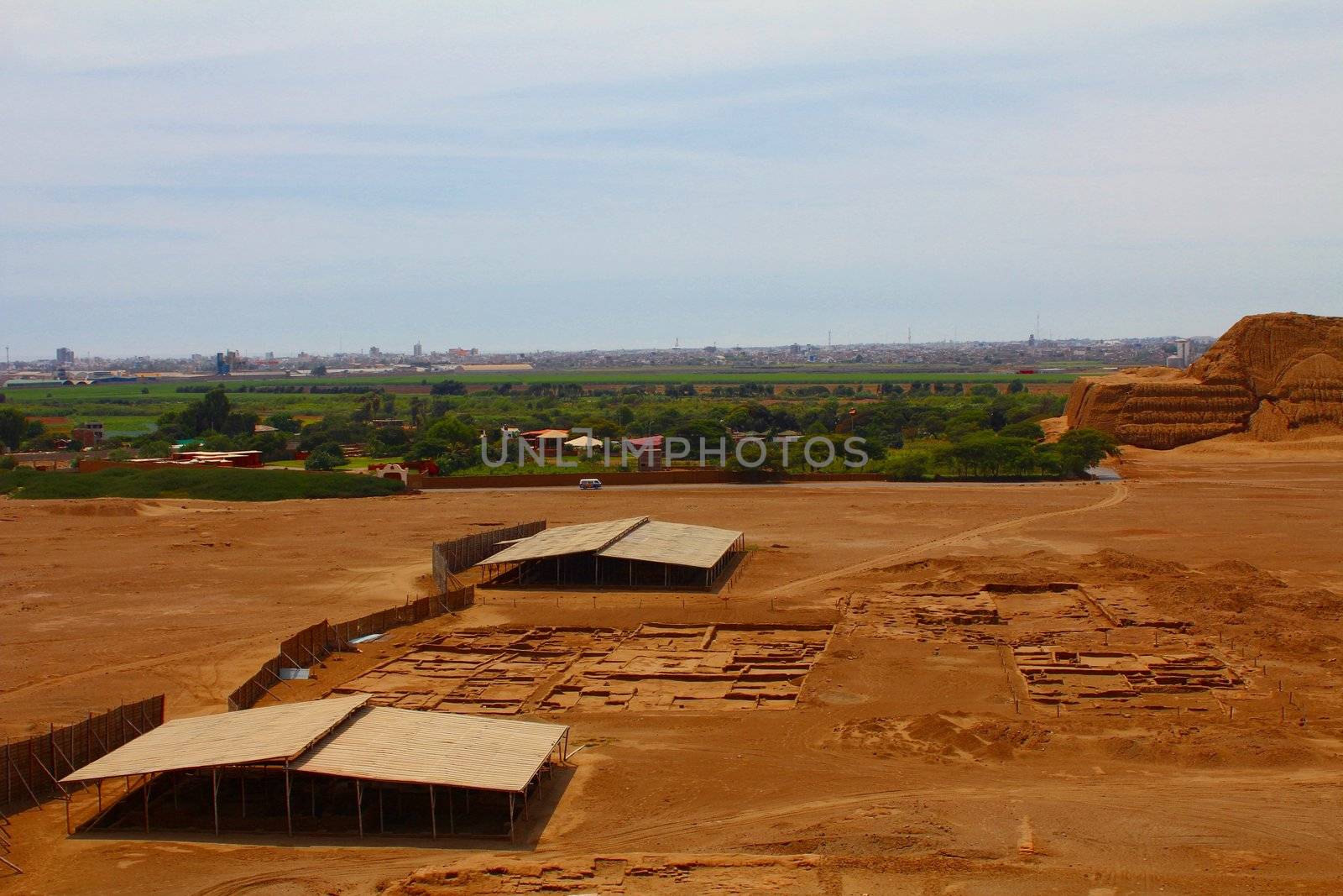 Archaeological excavation in Huaca de la Luna y del Sol
 by gigidread