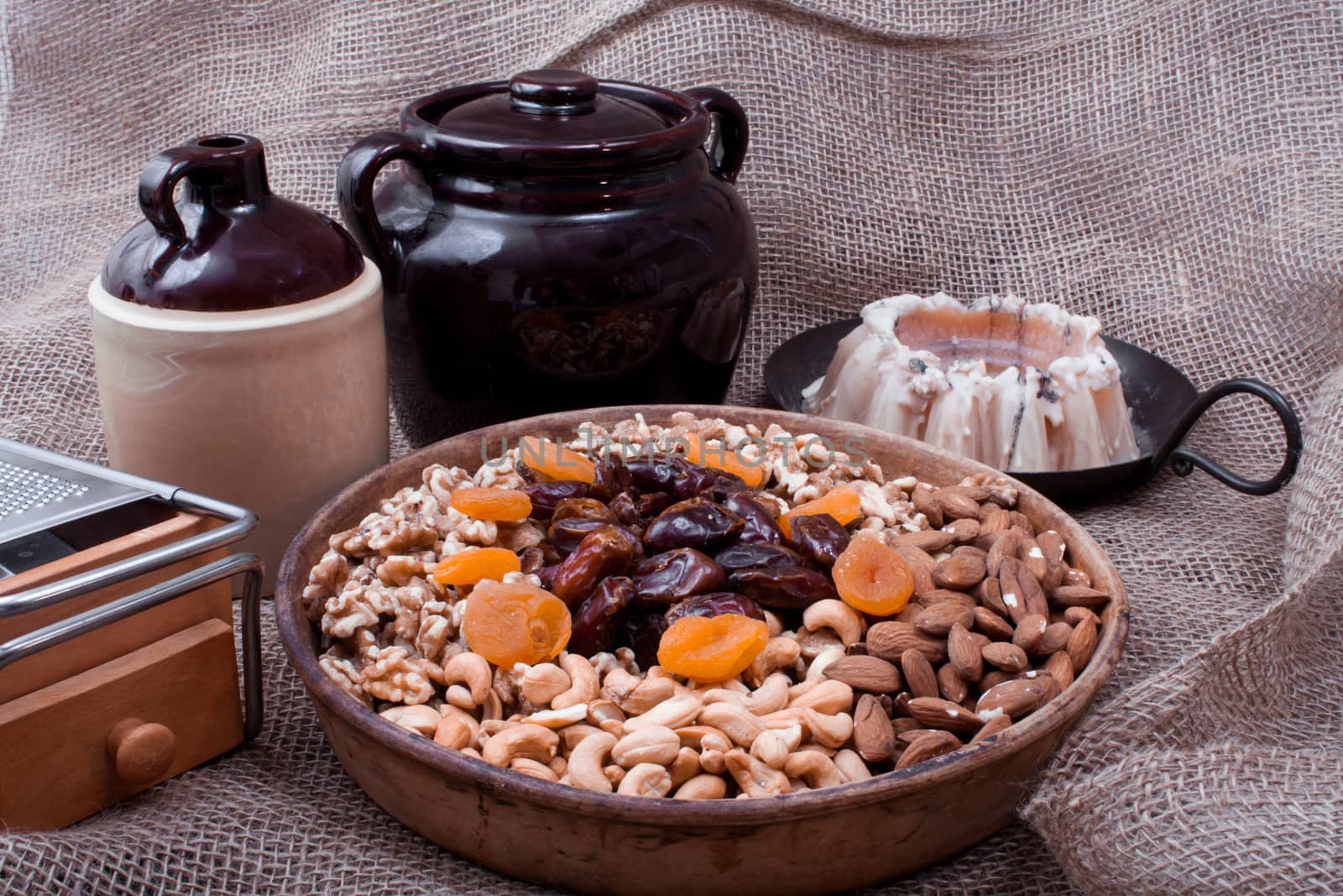 nut tray with pots by GunterNezhoda